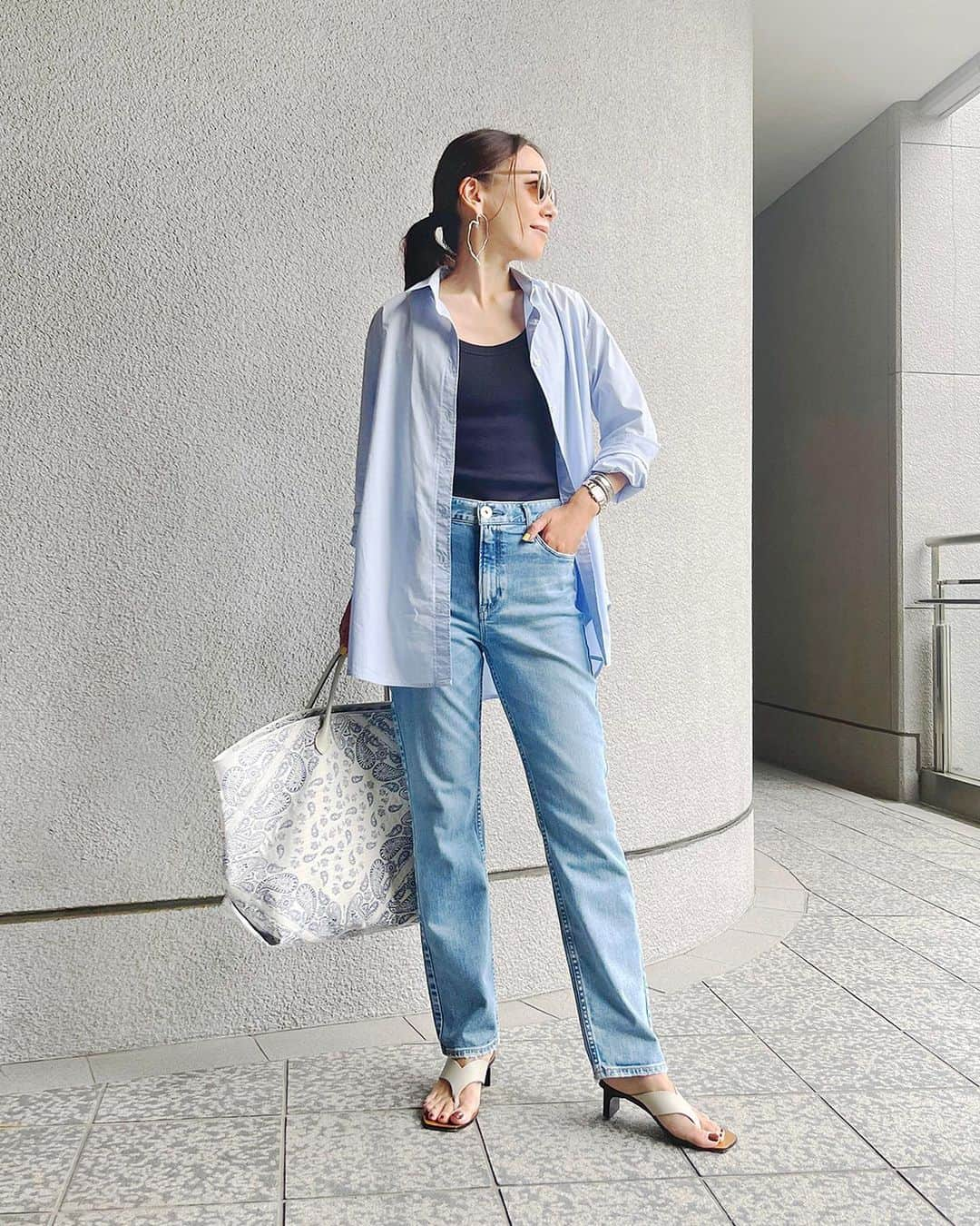 upper hights OFFICIALさんのインスタグラム写真 - (upper hights OFFICIALInstagram)「Which mood do you like? ‵ Tapered or Straight ´  Writer/Editor：@momoko_tsukamomo   THE STELLA LUX 163cm/25サイズ着用 ---最近はゆるめのタイプをはくことが多くて新鮮に感じました。ともすると古く見えたりするスキニーフィットもちゃんと今の気分ではけるようにアップデートされているから、ワイドタイプとはまた別に１本持っていたい◎  THE STELLA Ⅱ 163cm/25サイズ着用 ---つかず離れずのフィットで脚がほっそり見えて、忖度無しで美脚効果がすごいなと。 本当に名品デニムですね！あと生地がすごく柔らかくて圧迫感がなくウエストインもしやすい◎いまは我慢せずに心地よくスタイルアップできる方がベストかなと思って、1サイズあげています。(そのほうがレンクスもちょうどいい)  各コメントのつづきと詳細は @gueslist___tokyo サイト内特集ページでご覧いただけます。  #upperhights #アッパーハイツ #アッパーハイツデニム  #thestella2 #thestellalux #slimtapered #slimstraight #denim #denimcode #デニム #デニムコーデ #デニムラバー #stylist #editor #writer #snap #塚本桃子 さん」7月4日 17時30分 - upperhights