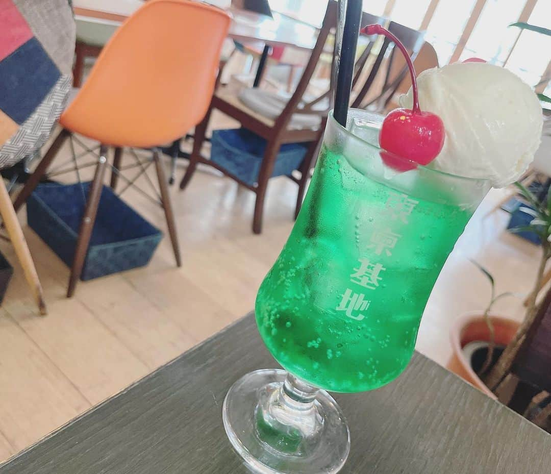 富田美憂さんのインスタグラム写真 - (富田美憂Instagram)「絵に書いたようなクリームソーダが飲みたかったのでこれはときめく、、、、  #クリームソーダ  #メロンクリームソーダ  #東京基地」6月28日 12時59分 - tomita__miyu._