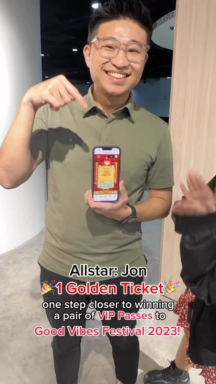エアアジアのインスタグラム：「Have you heard of airasia Superapp’s Spin N’ Win Game?   Join the airasia Superapp Super Sale extravaganza and spin your way to exciting rewards while standing a chance to win 2 VIP passes to the legendary Good Vibes 2023 festival! 🎶🛍️💫.   #airasiasuperapp #gvf2023 #goodvibesfestival」