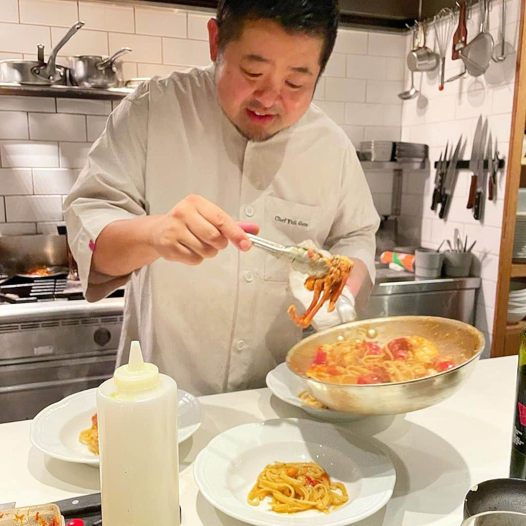 乾雅人さんのインスタグラム写真 - (乾雅人Instagram)「Melograno@広尾 白金で香港料理を10皿食べたおじさん達は「まだ腹が減ってる、美味いパスタで締めたい」と。 なんとかダメ元でメログラーノにお願いできないか聞いてみてくれ…塩沢先生の電話に応えてくださった後藤シェフ、神様です。 伊勢海老のパスタ、更にミントのパスタが登場。　 おじさん達は大満足。 ホントはそんなのダメだから！ 無理を聞いてくださった神様後藤シェフ、最高でした。 ありがとうございます！ 今度はちゃんと予約して、コースをいただきます！」6月28日 13時22分 - inuimasato