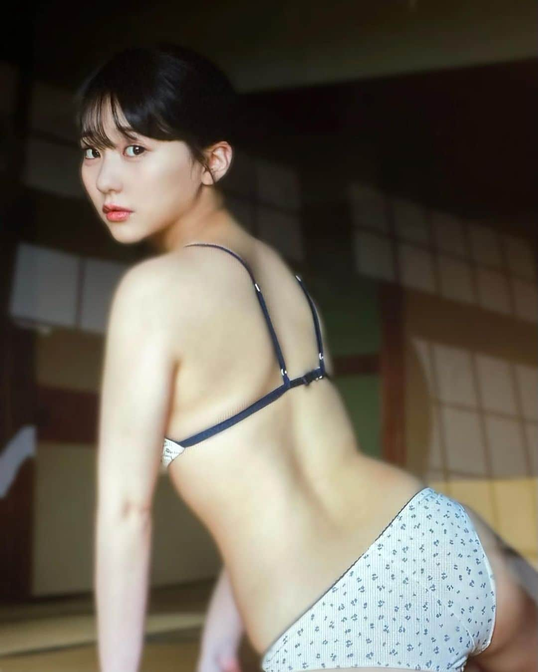 田中美久さんのインスタグラム写真 - (田中美久Instagram)「🍑  オフショットです。 あとは紙面を楽しみにしててください♡ゲットしてねっ♪  #BUBKA 明日表紙発売 #fyp #l4l #bikini #summer #HKT48 #田中美久 #グラビア　##love #photooftheday #instagood	 #beautiful #art #photo #팔로우　#01 #glamorous」6月28日 13時15分 - mikumonmon_48