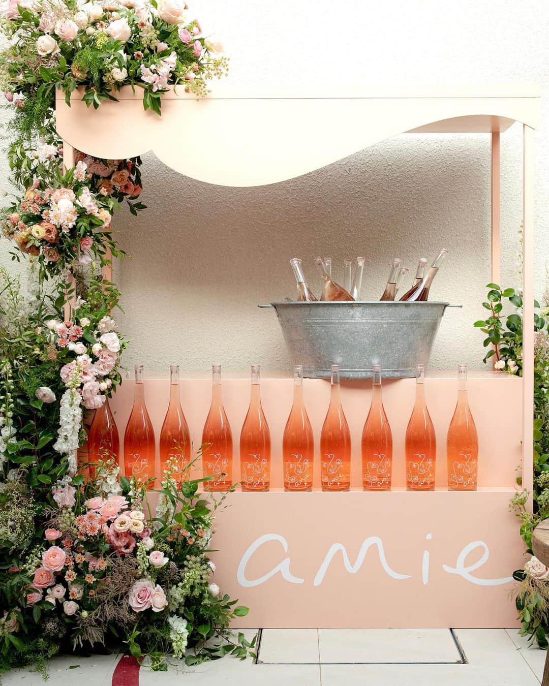 가로수길 , Seoulのインスタグラム：「amie wine studio Seoul  너무 아름다웠던 공간 ❣️」