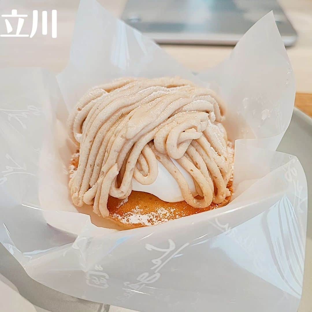 橋爪もものインスタグラム：「立川に新しく出来たタニタ食堂さんのモンブラン！  ふわふわ軽い口当たりで 土台はパンケーキ寄りなマドレーヌで、ふかふかしていて低カロリーな感じでした！ さすがー！  #singersongwriter #弾き語り女子 #モンブラン #栗好き #スイーツ好きな人と繋がりたい」