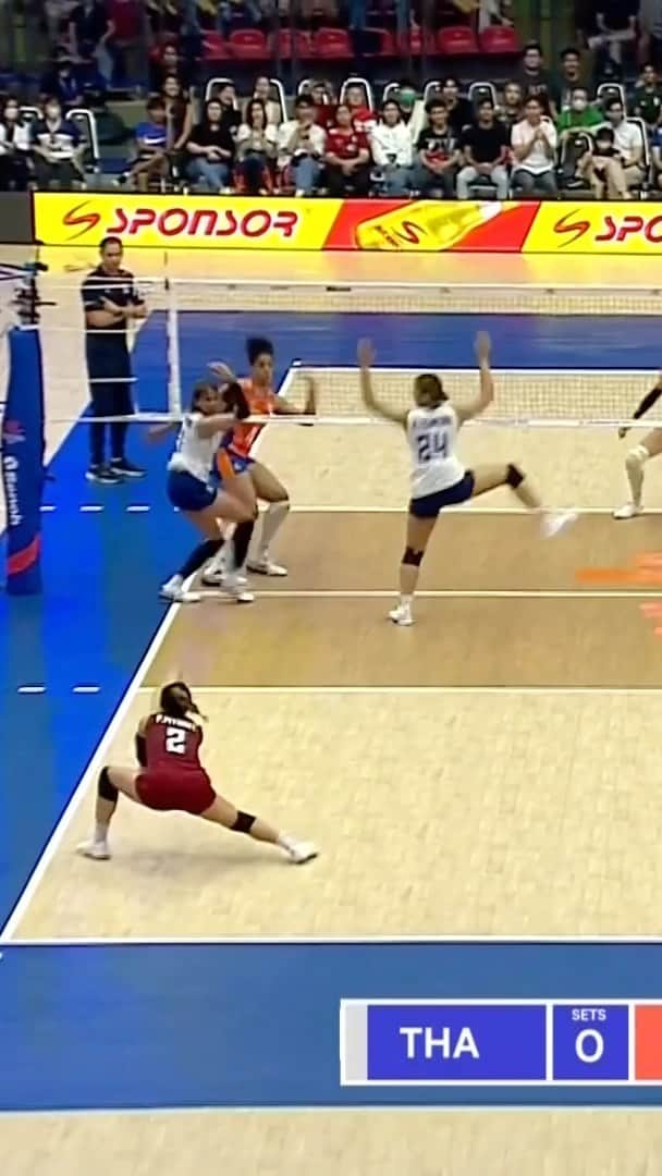 ピヤヌット・パンノイのインスタグラム：「PIYANUT’S DIGGING ON 🔥!  📺 #VNL2023 on VBTV.  🏐 #VNL #volleyball #วอลเลย์บอลหญิง #วอลเลย์บอลหญิงไทย」