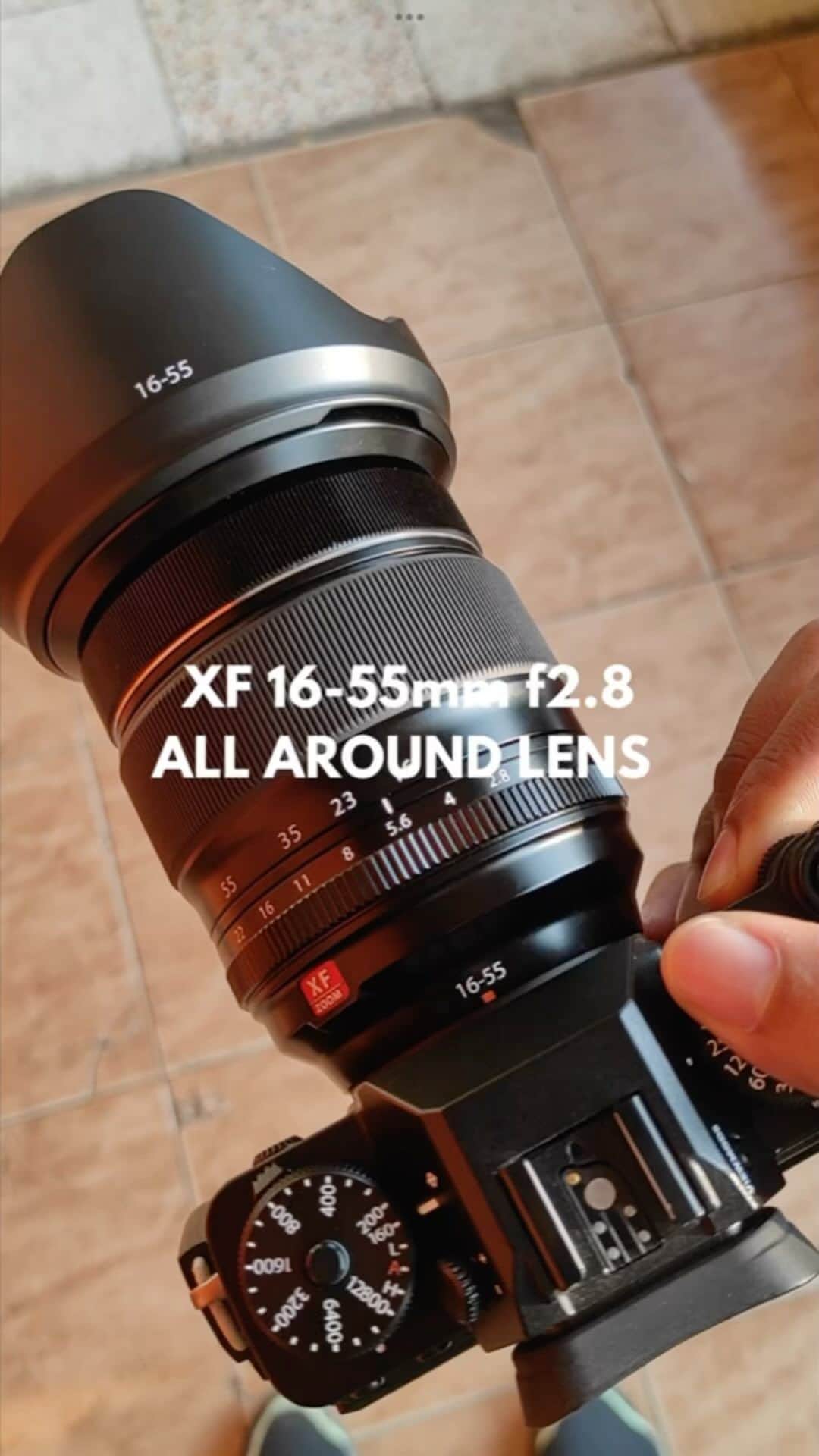 のインスタグラム：「𝗟𝗲𝗻𝘀𝗮 𝗮𝗹𝗹 𝗶𝗻 𝗼𝗻𝗲! 🌟 Fujifilm XF 16-55mm f2.8, lensa serba bisa yang bikin fotomu jadi 𝗞𝗘𝗥𝗘𝗡 abis!   Lensa ini bener-bener 𝗝𝗔𝗚𝗢, bisa menghadirkan hasil foto yang tajem dan detail dalam setiap kondisi! Mulai dari potret keren sampe landscape epik, lensa ini siap jadi senjata andalan fotomu! 😎  Segera miliki Lensa XF 16-55mm f2.8 hanya di DOSS Camera & Gadget!!!  Get your DOSS Member benefits: - Trade in option - Extended official warranty +2 Years - Personal insurance for your new camera & lenses - Basic Photography, Videography & Drone Class  Lebih Asik Belanja di DOSS! Dengan benefitnya yang berlimpah🔥  Informasi lebih lanjut bisa menghubungi : DOSS Customer Services : 0811-121-300 Website: www.doss.co.id  DOSS Camera & Gadget | Toko Kamera Terbesar di Indonesia  DOSS Superstore Jakarta Jl. Cideng Timur no. 61  DOSS Ratu Plaza Jakarta Mall Ratu Plaza Lt. Dasar no. 25  DOSS Kemang Jl. Raya Kemang No. 49  DOSS Superstore Bandung Jl. Sunda no. 69  DOSS Bali Jl. Teuku Umar No.43 Denpasar, Bali  DOSS Jogja Jl. Kaliurang KM. 5 no. 23  DOSS Makassar Jl. Kajaolalido no. 3C  #doss #dossid #dosssuperstore #dosscamera #dosscommunity #cobadulubarubeli #makinasikbelanjadidoss #cameraindonesia #tokokameraonline #photography #videography #eksisbarengdoss #doss #dossid #dosssuperstore #dosscamera #dosscommunity #cobadulubarubeli #makinasikbelanjadidoss #cameraindonesia #tokokameraonline #photography #videography #eksisbarengdoss #zonafotografi #Fujifilm_id #GoFujifilm #XF1655mmf28 #AllAroundLens」