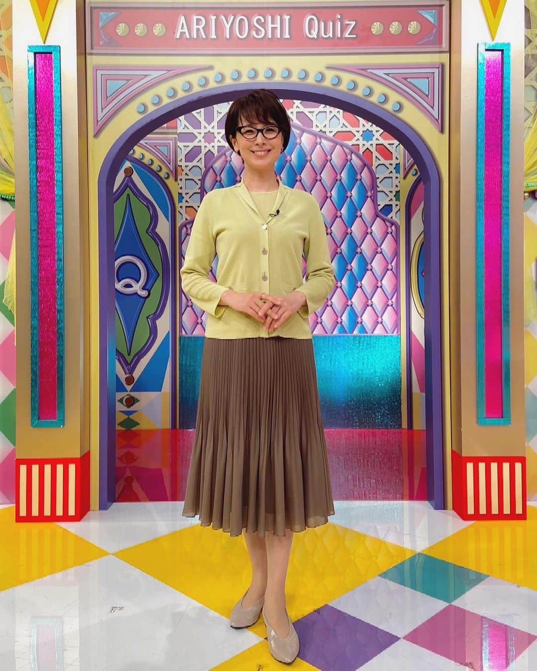 野村真季のインスタグラム：「#有吉クイズ 2時間SP  6/27放送分 着用衣装 ＊Tverで見られます！  キャンプ飯もお餅も美味しそう〜！ 私もいろいろミブンリョウでも作ってみよう。  #テレビ朝日 #アナウンサー #野村真季 #野村アナ」