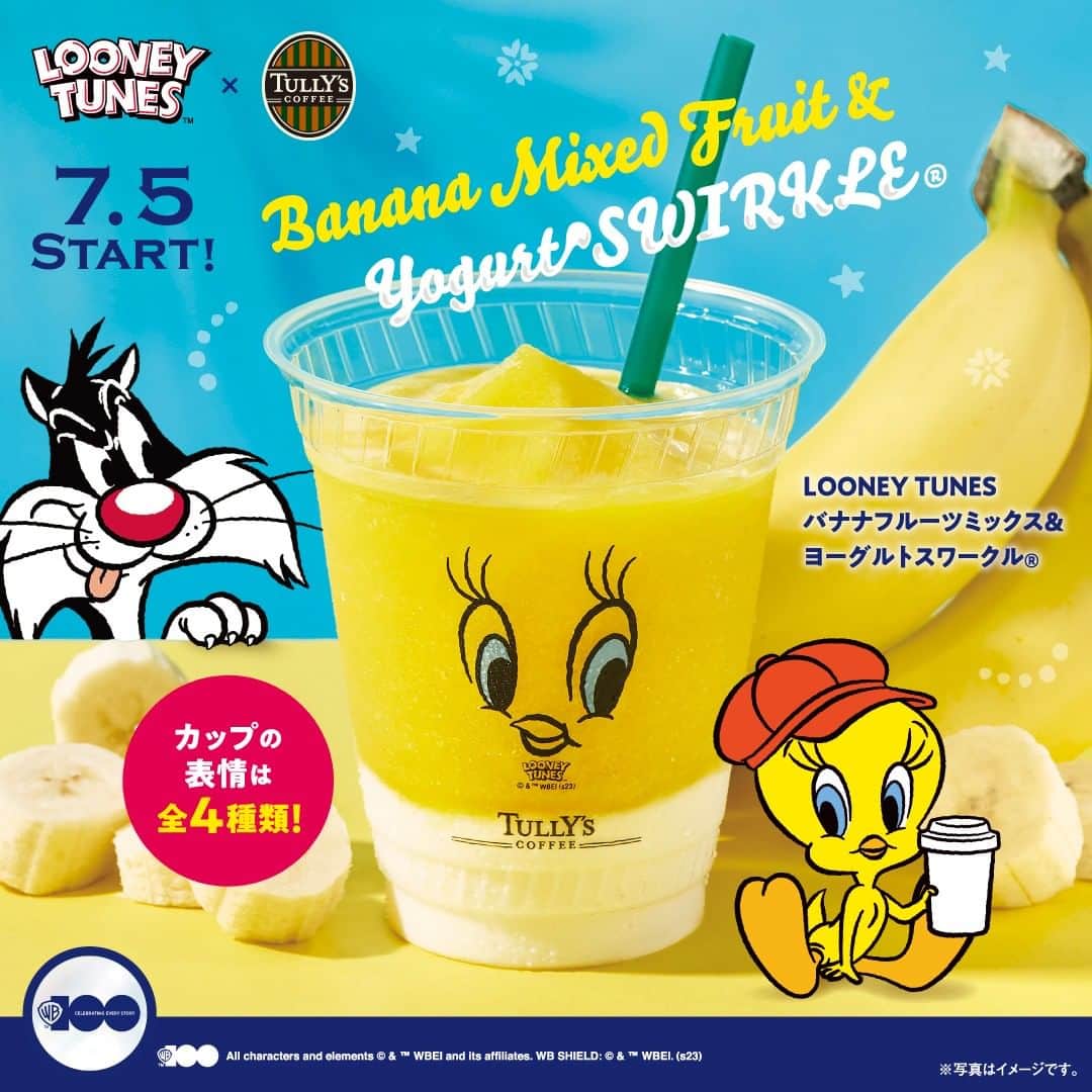 ルーニー・テューンズ公式のインスタグラム：「☕💛 #ルーニーテューンズ がタリーズコーヒーとコラボレーション！💛☕  ～トゥイーティーたちと一緒に、まぶしい夏を楽しもう～ 「#ルーニーテューンズxタリーズ」 コラボレーションしたドリンク・グッズ・ビーンズが 7月5日(水)からタリーズコーヒーより発売決定✨  大きな青い瞳と、かわいい声のカナリア「トゥイーティー」と、 赤い鼻がチャーミングな猫「シルベスター」をデザインしたアイテムが多数！🐤🐱  トゥイーティーをイメージした鮮やかな黄色のフローズンドリンクやフード、コラボレーション限定のオリジナルデザインを施したビーンズやグッズで、爽やかなサマーシーズンを彩ります。  タリーズコーヒーの店舗はもちろん、ご自宅やお出かけ先でも「ルーニー・テューンズ×タリーズコーヒー」コラボレーションアイテムのポップな世界観を楽しみませんか？💛  #トゥイーティーxタリーズ #ルーニーテューンズxタリーズ #タリーズ #タリーズ新作 #トゥイーティー #シルベスター  #トゥイーティードリンク #バリスタトゥイーティー #WB100 #ワーナー100周年」