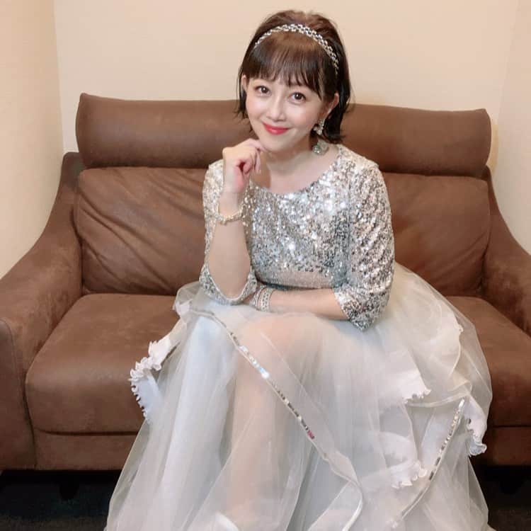 浅香唯のインスタグラム：「_ Billboard Live大阪公演‼️ 決定しました💕やった〜🎉🎉🎉 スタッフさん、そして優しさ溢るる心の広さで静かにお待ちくださったファンの皆様💖本当にありがとうございます😊  6月17日の振替となりますが「延期公演」となります‼️ 申し訳ありませんが、現在お手元にあるチケットは必ず払い戻しをして、あらためてチケットをゲットしてもらえればと思います🙏✨ システム上、そのままチケットを使うことができませんのでご注意くださいね🙇‍♀️☝️🙇‍♀️☝️  皆さんの笑顔に会える日が決まってホッとしていると同時に、よりメラメラと燃え上がる想いにあふれています😆💕うれちい🥹 是非是非会いにきてくださいね〜💖  会場：ビルボードライヴ大阪 公演日: 2023年9月23日（土・祝日）  　1st  ステージ：開場 15時30分 / 開演 16時30分 　2nd ステージ：開場 18時30分 / 開演 19時30分  《一般発売》 発売日：2023年8月10日(木曜)　12:00(正午)から発売になります 　 ※詳細は linktree に記載してあます  ※6/17(土)のチケットはスライドが出来ませんので、必ず払い戻しをしてください  ※FC会員の方へ 次回の会報にFC先行の案内がでてますので確認してくださいね！  #浅香唯  #billboard  #billboard大阪  #延期公演」