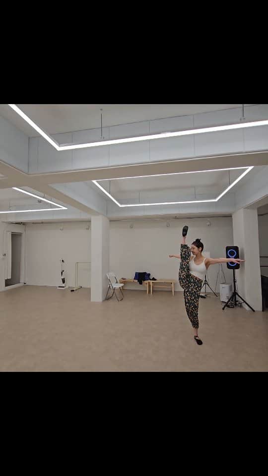 ダヒのインスタグラム：「프린스 알리 킥  Prince Ali Kicks  from the corner」