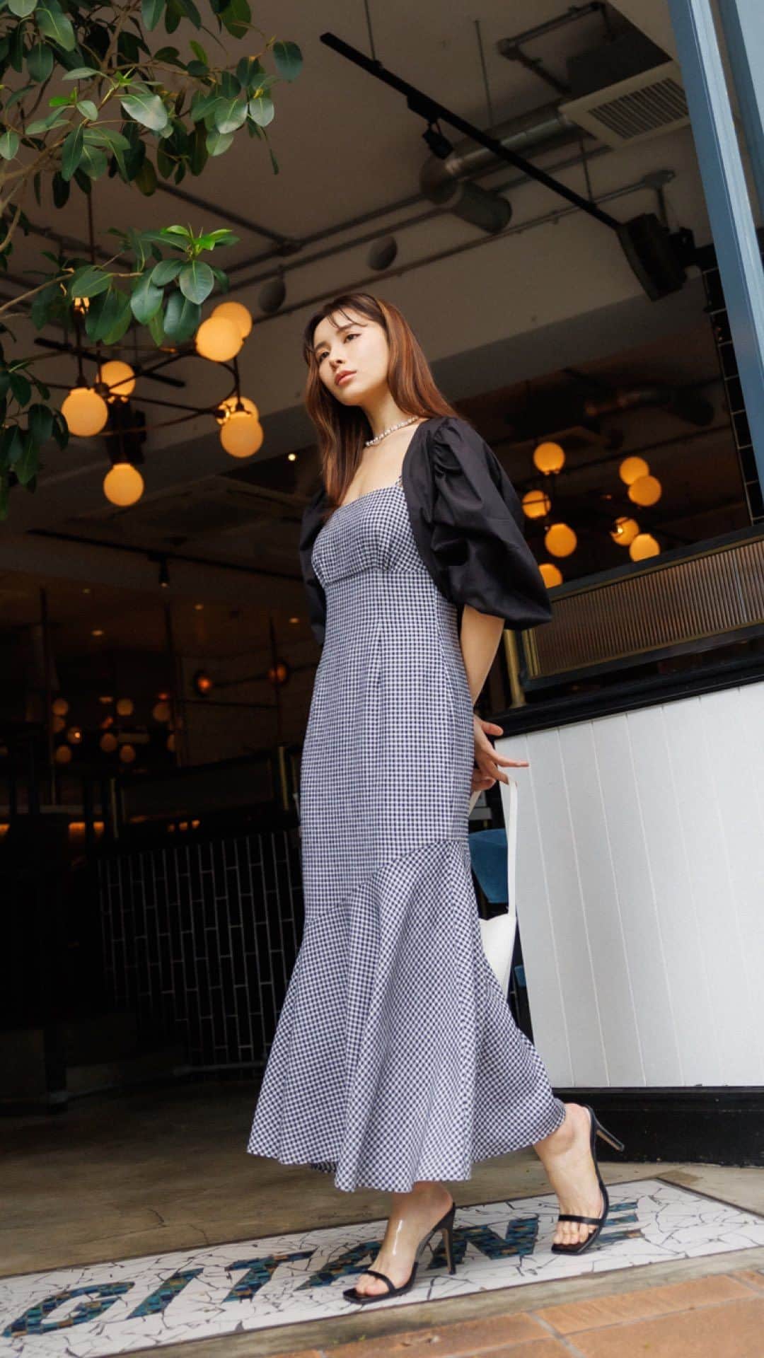 デュラスアンビエントのインスタグラム：「#マーメイドキャミワンピース <Grayish purple, Black, Check>  爽やかで甘いムードが漂うサマーワンピース。  ふわりと軽やかな生地は、凹凸感のあるドライな質感が夏らしく、無地と柄で風合いに違いを出したのがポイント。  身体のラインを拾わないストンとした形ですが、バスト下での切り替えや、前後にダーツを施したりと、スタイルが良く見えるパターン使いに拘りが光ります。  斜めに切り替えたマーメイドラインが、動く度ふわりと広がり、シアーな裾で足元に抜け感をプラス。  バックはシャーリング仕様で、一枚でもフィット感のある着心地を叶えました。  ＿＿＿＿＿＿＿＿＿＿＿ ✔︎ @ambient_styling #AMBIENT #ambient_official #ambientstyle #アンビエント #ワンピース #キャミワンピース #マーメイドワンピース #ギンガムチェック #チェック柄 #夏コーデ」