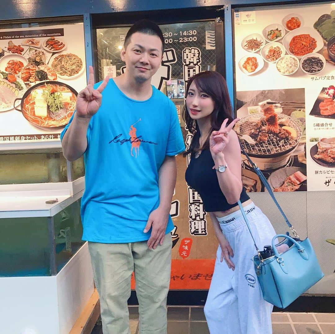 紺野ミクさんのインスタグラム写真 - (紺野ミクInstagram)「暑くてもちゃんと食べてね❤️ここのお肉と冷麺は食欲なくても絶対食べれちゃうよ🥳🥓🍜  Let's eat a lot even on a hot day🔥🌞🥰 . . 日暮里で本場の韓国料理が味わえるお店 【ザ味元(ザミオン)】(@nippori_zamion )さんへ✨  入口の🐸さんが目印💚  まずはビールとお店自慢の豚味付カルビを注文🐷🍻店員さんが丁寧に焼いてくれるんだけど、本当にお肉が柔らかくてびっくり😳❣️  しっかりタレの味がするのに脂もしつこくなくて、セットのサンチュやエゴマと一緒にパクパク食べれちゃいます❣️  そして自家製の麺とスープを使った水冷麺とビビン冷麺は夏にぴったり🏖☀️ 水冷麺のあっさりスープと、ほどよい辛さのビビン麺。どっちも食欲ない日でもペロっと食べれちゃうよ💕  上タン塩も柔らかくておすすめ🐮✨他にも韓国の伝統豚料理「豚足」や、新鮮なお刺身、ケジャン、コース料理などたくさんのメニューがあります❤️   店員さんも優しくてアットホームな空間で最高でした🥰最後はオーナーさんとパシャリ📸  次はランチメニューも食べてみたいな❤️  감사합니다🥳✨맛있었어요❣️최고😍💕  📍 日暮里駅南口徒歩7分★三河島駅徒歩7分★鶯谷駅北口徒歩9分★ 東京都荒川区東日暮里4-33-14 豊田屋ビル 1F . . . PR @nippori_zamion #日暮里グルメ #日暮里 #韓国料理店 #日暮里ディナー #日暮里ランチ #韓国料理屋 #ザ味元 #日暮里韓国料理 #三河島グルメ #鶯谷グルメ  #韓国料理  #焼肉  #焼肉ランチ #おすすめランチ  #フリーモデル #セクシー  #グラビアモデル #モデル #instalike #followme #love #sexy #pretty #model #japanesegirl #portrait #gravure」6月28日 15時07分 - konnomiku