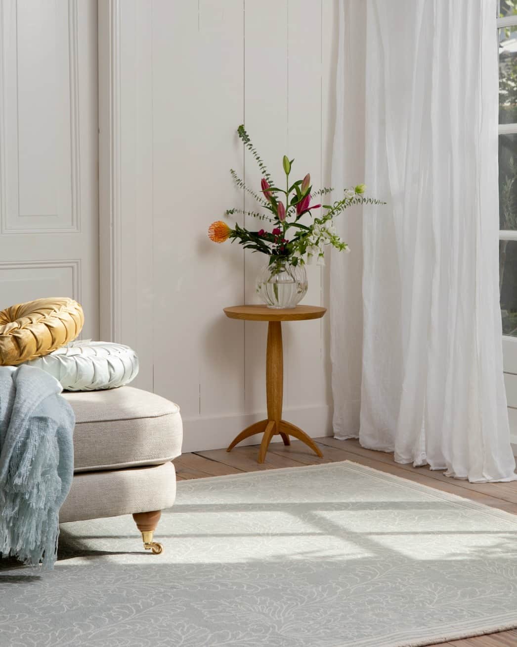のインスタグラム：「The Silchester Cotton Rug is a beautiful screen-printed rug featuring subtle textured outlines of leaves. A great piece to add a touch of colour to any neutral living space.」