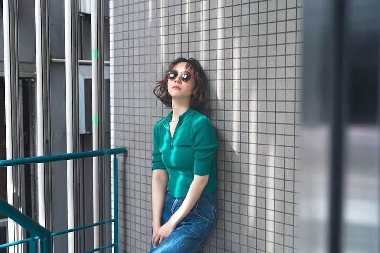塩谷美佳のインスタグラム：「🟢🟩💚 . . . hair @s125d19_  photo @smd._y  . . .  #potography #instaphoto #summerfashion #ootdstyle #me #shootmode #mood #summervibes #greenfashion #greenday #permanentmakeup  #카페스타그램 #옷스타그램 #오오티디 #메이크업 #얼스타그램」