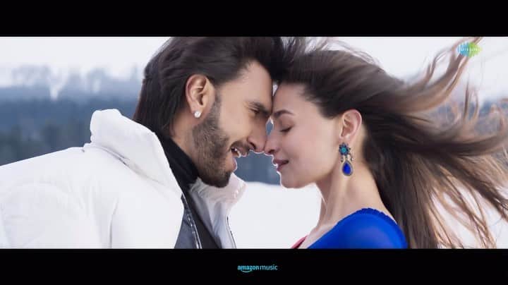 アリア・バットのインスタグラム：「Tum Kya Mile 💛💙💜🧡  #RockyAurRaniKiiPremKahaani releasing in cinemas on 28th July.」