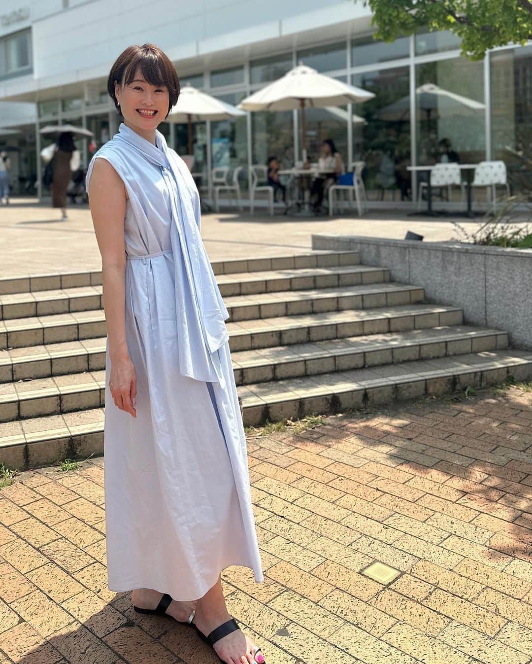 岩瀬玲のインスタグラム：「今日は豊洲の素敵なお店 @onthecanal_toyosu  打ち合わせ🩵  サラダランチはボリュームたっぷりでしかも野菜一つ一つがすごいしっかりしてて美しい😍  フリードリンクだしパン食べ放題だし冷製のスープも美味しいし🩵🩵  わんこのケーキとかクッキーとかも販売している会社も運営しているお店🩵  @onthecanal_toyosu の店内でもパンが買えるけど 豊洲の駅前には別にパン屋さんも経営してるとのことでパンも買って帰りました🩵  豊洲はわんこと暮らすのにすごい良さそう 魅力的だわー🩵🩵🩵  打ち合わせもかなりいい感じの話ができました🩵🩵🩵  #豊洲 #わんこ」