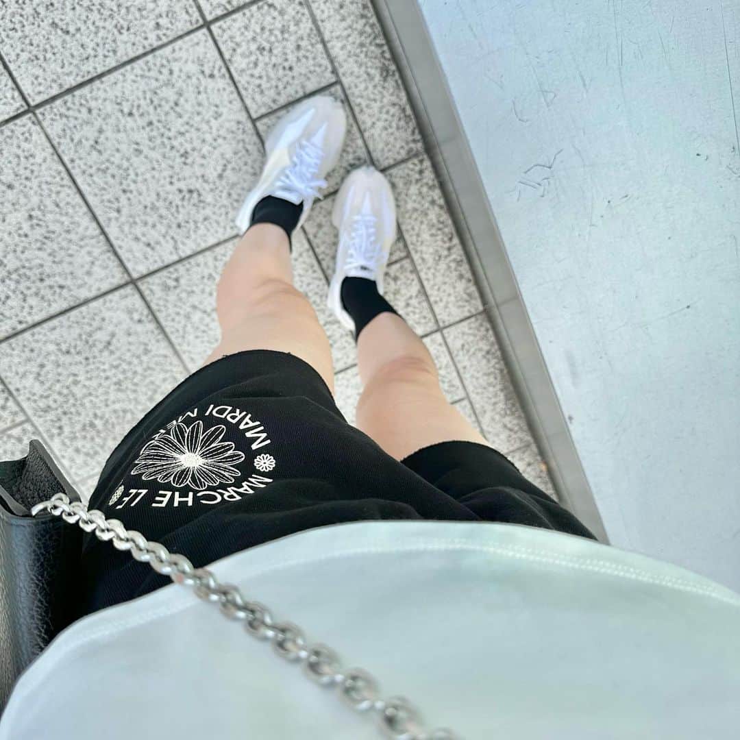 のインスタグラム：「@mardi_mercredi_official ♡ ㅤㅤㅤㅤㅤㅤㅤㅤㅤㅤㅤㅤㅤ ㅤㅤㅤㅤㅤㅤㅤㅤㅤㅤㅤㅤㅤ #mardi #マルディ #韓国」