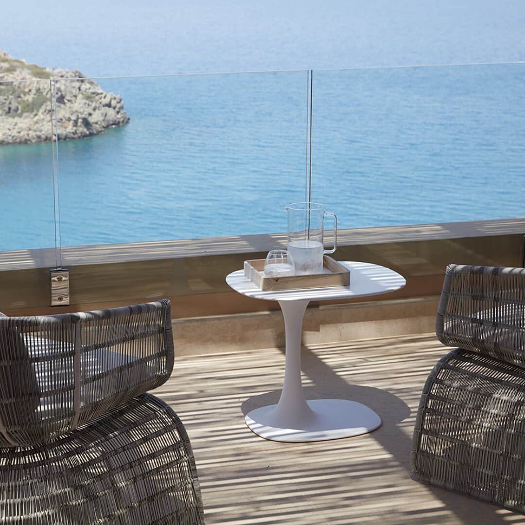 B&B Italiaさんのインスタグラム写真 - (B&B ItaliaInstagram)「Unwind amidst the captivating vistas of Daios Cove in Crete, where the journey of wellbeing and rejuvenation is intensified by the elegance of B&B Italia product.  @patricia_urquiola @naoto_fukasawa_design_ltd @deloudis_  #bebitalia #design #Crete #Greece」6月28日 15時47分 - bebitalia