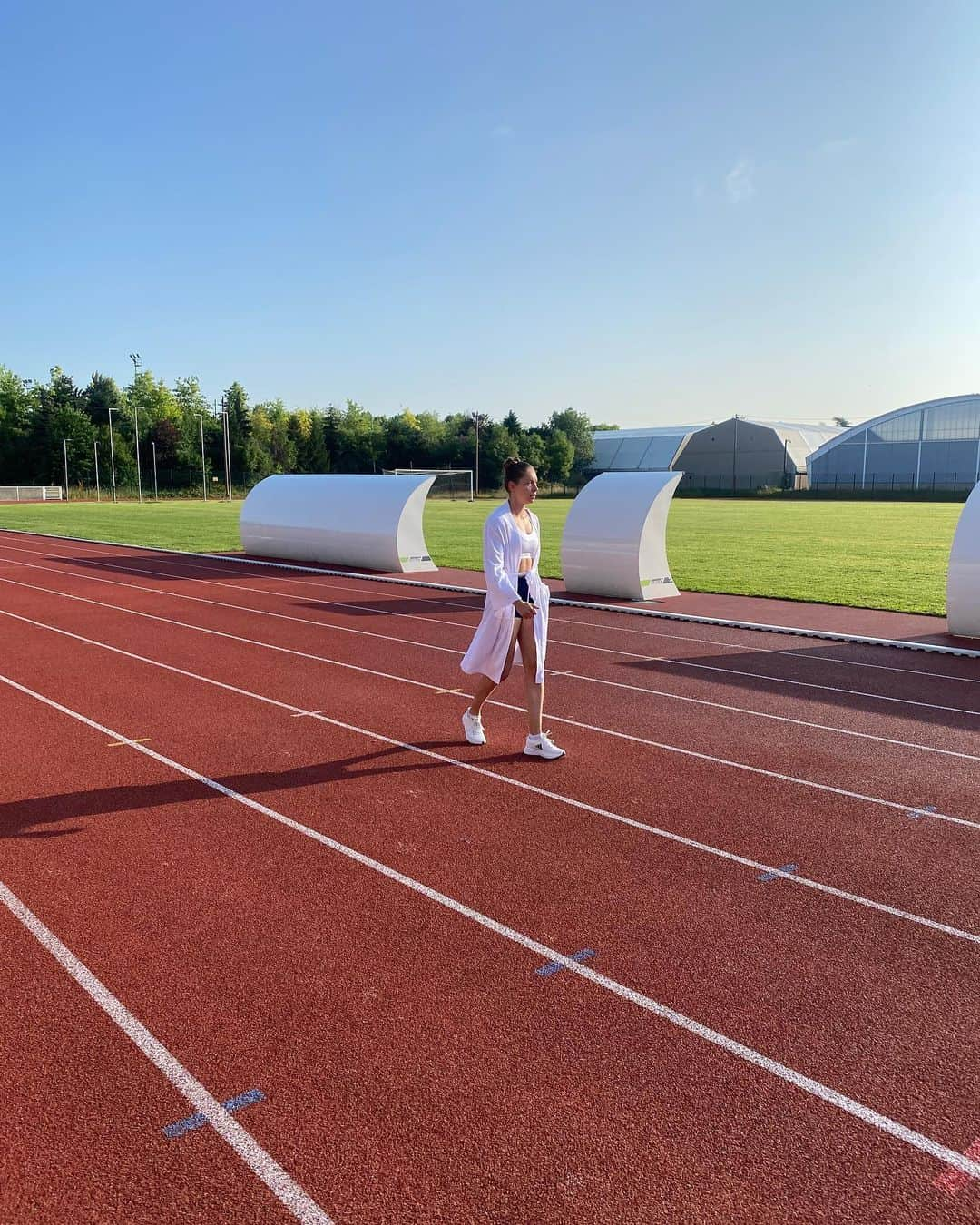 ジーナ・ルケンケムペルのインスタグラム：「The perfect morning doesn’t exist? Wait a minute! Just missing a coffee in my hand in this pic ☕️🙈 Track mornings are my favorite kind of mornings ♥️  #trackandfield #teamlückenkemper #teamlueckenkemper #impossibleisnothing」