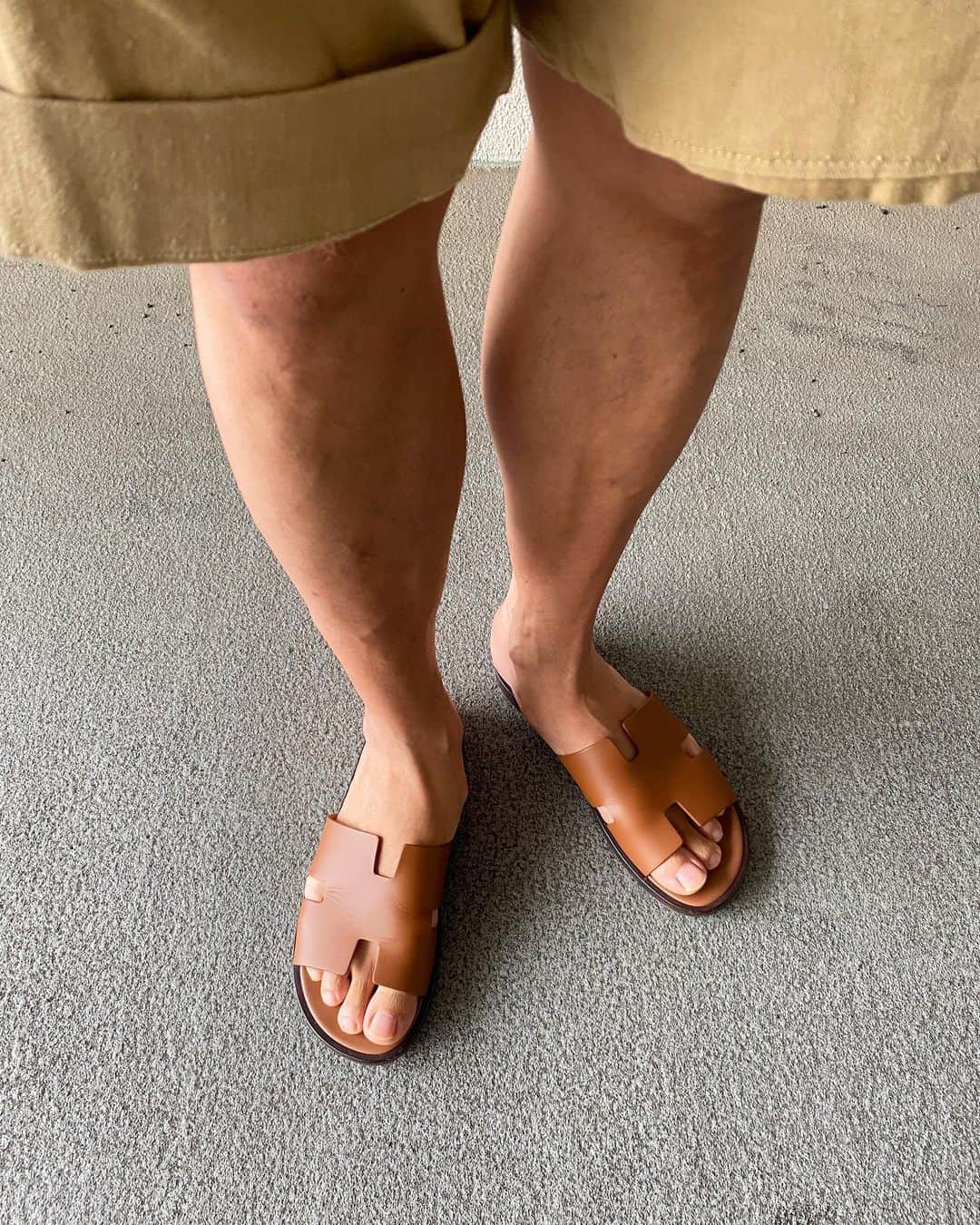 Shuhei Nishiguchiさんのインスタグラム写真 - (Shuhei NishiguchiInstagram)「"Relaxing Luxury"◀︎◀︎◀︎swipe left カジュアルでも大人っぽく。 短パンでも子供っぽく見えないようにすることが大切。 ・ ・ ・ #Breitling #navitimer #squadonamission #preppy #mensstreetstyle #vintagefashion #spezzatura #ootdmen」6月28日 16時09分 - shuhei_nishiguchi