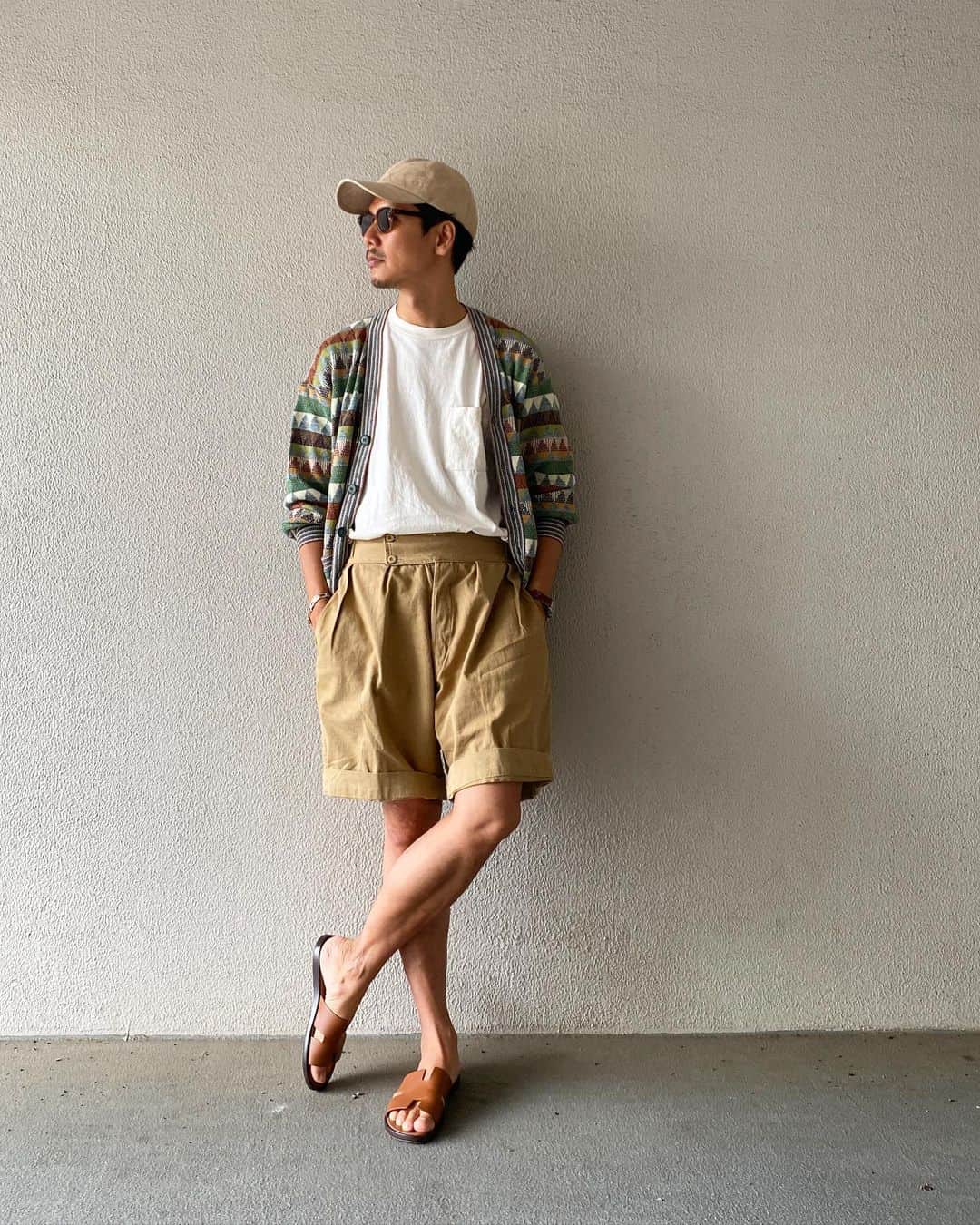 Shuhei Nishiguchiのインスタグラム：「"Relaxing Luxury"◀︎◀︎◀︎swipe left カジュアルでも大人っぽく。 短パンでも子供っぽく見えないようにすることが大切。 ・ ・ ・ #Breitling #navitimer #squadonamission #preppy #mensstreetstyle #vintagefashion #spezzatura #ootdmen」
