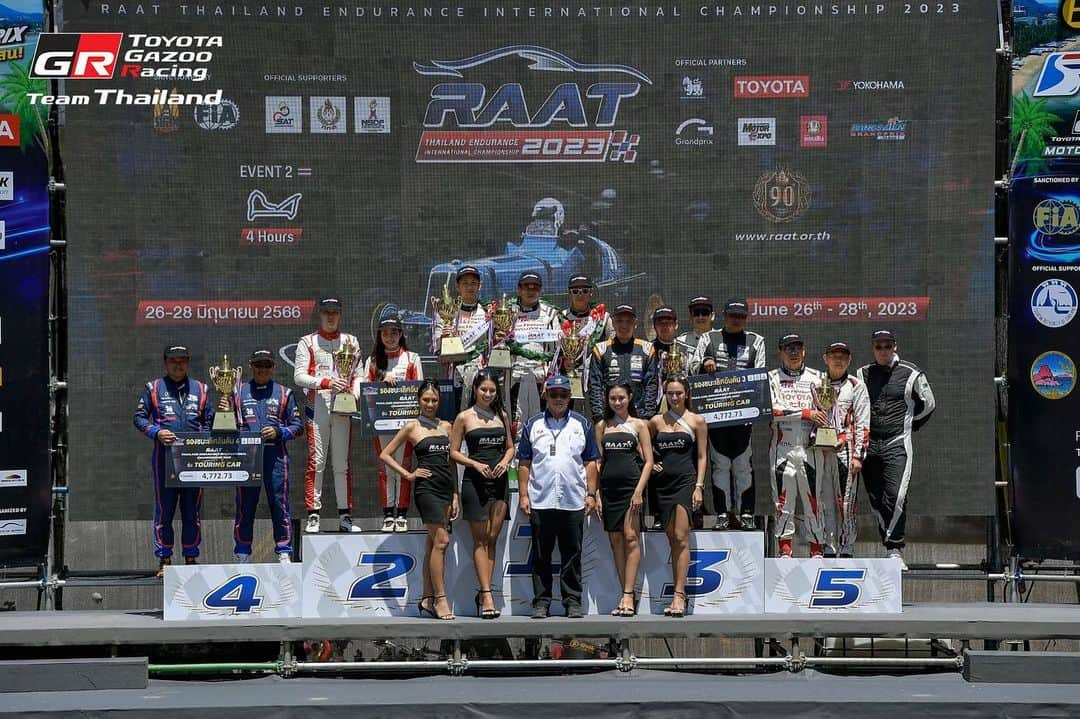 Toyota team thailandさんのインスタグラム写真 - (Toyota team thailandInstagram)「🔥🏆บางแสนเดือด มันส์จนวินาทีสุดท้าย RAAT Thailand Endurance International Championship R.2 แมน เอ็กซ์ กล้า #19 พลิกเกมส์ใส่เต็มไล่น็อครอบตลอดทาง เข้าเส้นชัยเป็นอันดับ 1 Overall และในรุ่น TouringCar จบการแข่งขันมาราธอน 4 ชั่วโมง บนสนามเลียบหาดบางแสนที่สวยและยาวที่สุดในโลก  🚗#19 🏆WINNER Overall & In Class Driver: ณัฐพงษ์ ห่อทองคำ (Nattapong H.) / อัครพงษ์ อัคนีนิโรธ (Akkarapong A.) / กฤษฏิ์ วสุรัตน์ Kris V. Car: TOYOTA 86 Class: Touring Car Laps: 84  🚗#20 5th Overall & In Class Driver: สุทธิพงศ์ สมิตชาติ (Suttipong S.) / ณัฐวุฒิ เจริญสุขะวัฒนะ (Nattavude C.) / Hermann M. Car: TOYOTA 86 Class: Touring Car Laps: 81  🚗#37 DNF (Race Accident) Driver: ธัญชนก เจริญสุขะวัฒนะ Thanchanok C. / ณ ดล วัฒนธรรม (Na Dol V.) / เคนทาโร่ ชิบะ (Kentaro C.) Car: Altis One Make Race Class: Altis One Make Race Laps: 40」6月28日 16時28分 - toyotagazooracingteamthailand
