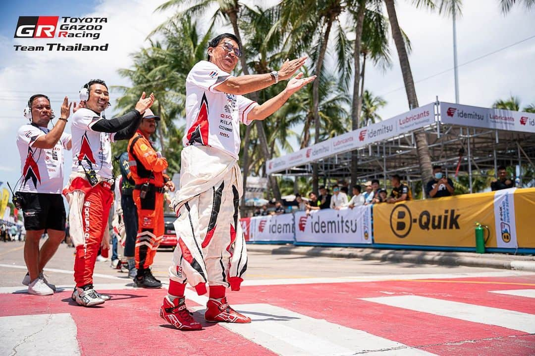 Toyota team thailandさんのインスタグラム写真 - (Toyota team thailandInstagram)「🔥🏆บางแสนเดือด มันส์จนวินาทีสุดท้าย RAAT Thailand Endurance International Championship R.2 แมน เอ็กซ์ กล้า #19 พลิกเกมส์ใส่เต็มไล่น็อครอบตลอดทาง เข้าเส้นชัยเป็นอันดับ 1 Overall และในรุ่น TouringCar จบการแข่งขันมาราธอน 4 ชั่วโมง บนสนามเลียบหาดบางแสนที่สวยและยาวที่สุดในโลก  🚗#19 🏆WINNER Overall & In Class Driver: ณัฐพงษ์ ห่อทองคำ (Nattapong H.) / อัครพงษ์ อัคนีนิโรธ (Akkarapong A.) / กฤษฏิ์ วสุรัตน์ Kris V. Car: TOYOTA 86 Class: Touring Car Laps: 84  🚗#20 5th Overall & In Class Driver: สุทธิพงศ์ สมิตชาติ (Suttipong S.) / ณัฐวุฒิ เจริญสุขะวัฒนะ (Nattavude C.) / Hermann M. Car: TOYOTA 86 Class: Touring Car Laps: 81  🚗#37 DNF (Race Accident) Driver: ธัญชนก เจริญสุขะวัฒนะ Thanchanok C. / ณ ดล วัฒนธรรม (Na Dol V.) / เคนทาโร่ ชิบะ (Kentaro C.) Car: Altis One Make Race Class: Altis One Make Race Laps: 40」6月28日 16時28分 - toyotagazooracingteamthailand