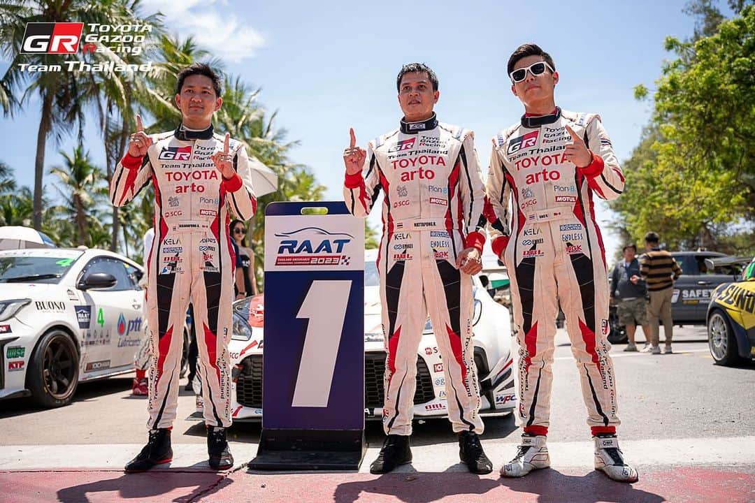 Toyota team thailandさんのインスタグラム写真 - (Toyota team thailandInstagram)「🔥🏆บางแสนเดือด มันส์จนวินาทีสุดท้าย RAAT Thailand Endurance International Championship R.2 แมน เอ็กซ์ กล้า #19 พลิกเกมส์ใส่เต็มไล่น็อครอบตลอดทาง เข้าเส้นชัยเป็นอันดับ 1 Overall และในรุ่น TouringCar จบการแข่งขันมาราธอน 4 ชั่วโมง บนสนามเลียบหาดบางแสนที่สวยและยาวที่สุดในโลก  🚗#19 🏆WINNER Overall & In Class Driver: ณัฐพงษ์ ห่อทองคำ (Nattapong H.) / อัครพงษ์ อัคนีนิโรธ (Akkarapong A.) / กฤษฏิ์ วสุรัตน์ Kris V. Car: TOYOTA 86 Class: Touring Car Laps: 84  🚗#20 5th Overall & In Class Driver: สุทธิพงศ์ สมิตชาติ (Suttipong S.) / ณัฐวุฒิ เจริญสุขะวัฒนะ (Nattavude C.) / Hermann M. Car: TOYOTA 86 Class: Touring Car Laps: 81  🚗#37 DNF (Race Accident) Driver: ธัญชนก เจริญสุขะวัฒนะ Thanchanok C. / ณ ดล วัฒนธรรม (Na Dol V.) / เคนทาโร่ ชิบะ (Kentaro C.) Car: Altis One Make Race Class: Altis One Make Race Laps: 40」6月28日 16時28分 - toyotagazooracingteamthailand