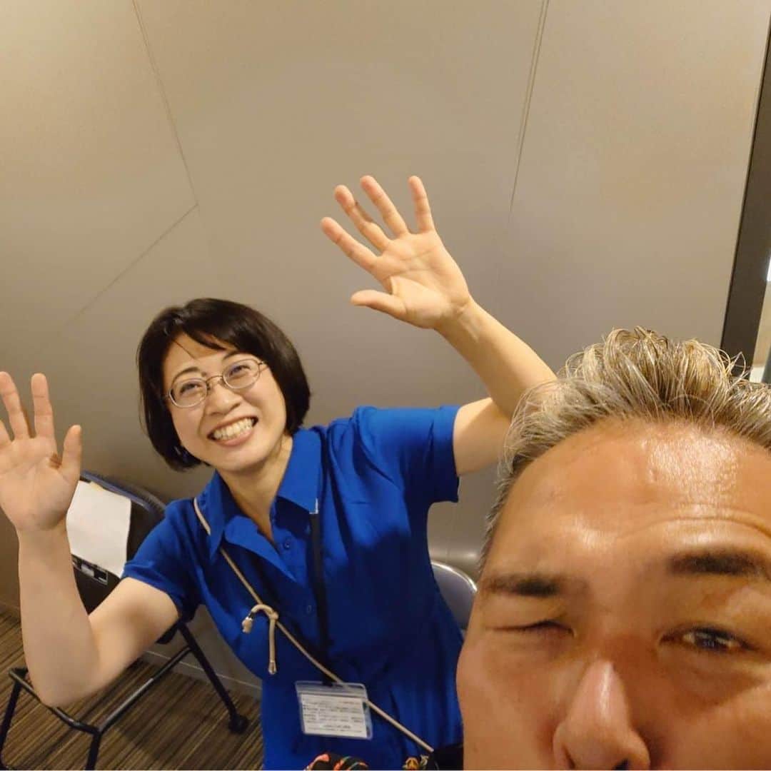 ヤミーさんのインスタグラム写真 - (ヤミーInstagram)「＼発売になりました／ ドラマ「全ラ飯」公式フォトブック～ここから始まる僕らのレシピ～  レシピ監修をしたドラマ「全ラ飯」、明日いよいよ第12話、最終回を迎えます(2人に会えなくなるのさみしい〜😢)。 最終回を前に、ドラマのアフターストーリー設定の一条と真尋の撮りおろし2ショットグラビアに、“みづ知さんのレシピノート”レシピ完全版を、私ヤミーのコメント付きで特別収録していただいてます！  ドラマで登場した料理を自宅で楽しめる内容になってますので、ぜひ手に取って作ってみてくださいね😊  ドラマ「全ラ飯」公式フォトブック～ここから始まる僕らのレシピ～ 発売日：2023年6月23日（金）  定価：3,850円 発行：東京ニュース通信社 全国の書店、ネット書店にて発売中！  *  そして、今週6/26〜30は “【ドラマの料理監修とは!?】『全ラ飯』に出てくる世界の料理について、料理研究家・ヤミーさんに聞きました”  ということで、ドラマ料理制作の裏側を、森野熊八さん @kumahachi__morino のラジオ「森野熊八グルメタイム」でお話ししています。  radikoなら全国で聞けます。 エリアを「全国」にして「森野熊八」で検索！ぜひ裏話も聞いてください😊  ＼放送時間／ 【月曜〜金曜】 青森放送　11:45−11:55 秋田放送　12:30−12:40 ラジオ福島　12:50−13:00 南日本放送　13:10−13:20  【土曜】 STVラジオ　5:05−5:15 栃木放送　15:30−15:45  【日曜】 山梨放送　17:30-17:45  #全ラ飯 #ゼンラメシ @lalala_meshi  #熊八グルメタイム  #ラジオ出演  #料理監修 #レシピノート #裏話  #おうちで世界一周 #料理旅行」6月28日 16時29分 - ym_3stepcooking