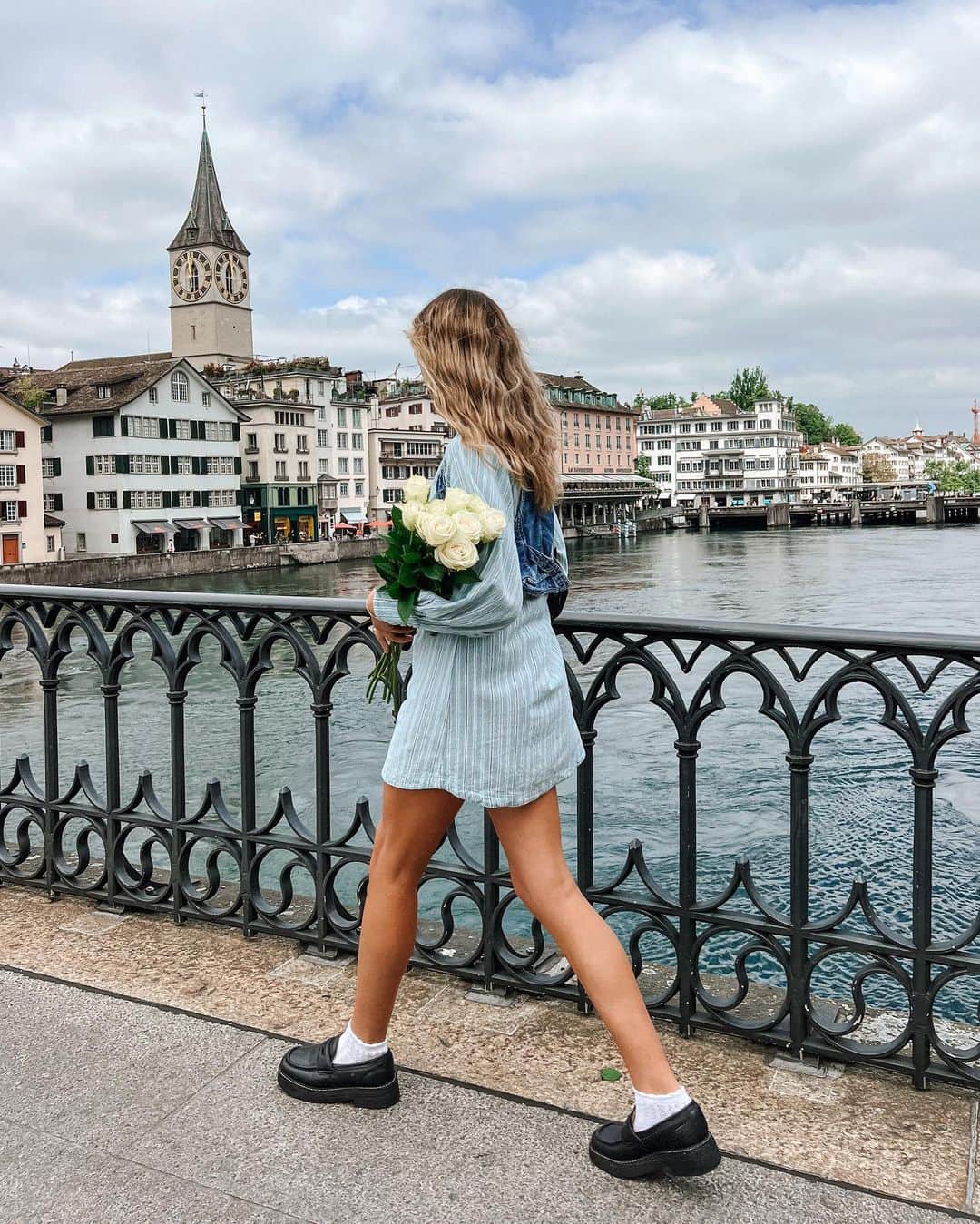 のインスタグラム：「On the Blog: Switzerland in Spring 🌼 we travelled to Switzerland for an upcoming campaign {we can’t share too much more}… but, we had a stopover in Zurich ~ a wonderland where charming laneways meet the flowing riverside 🌿 come along with us for a day of exploring and read our guide 📝」