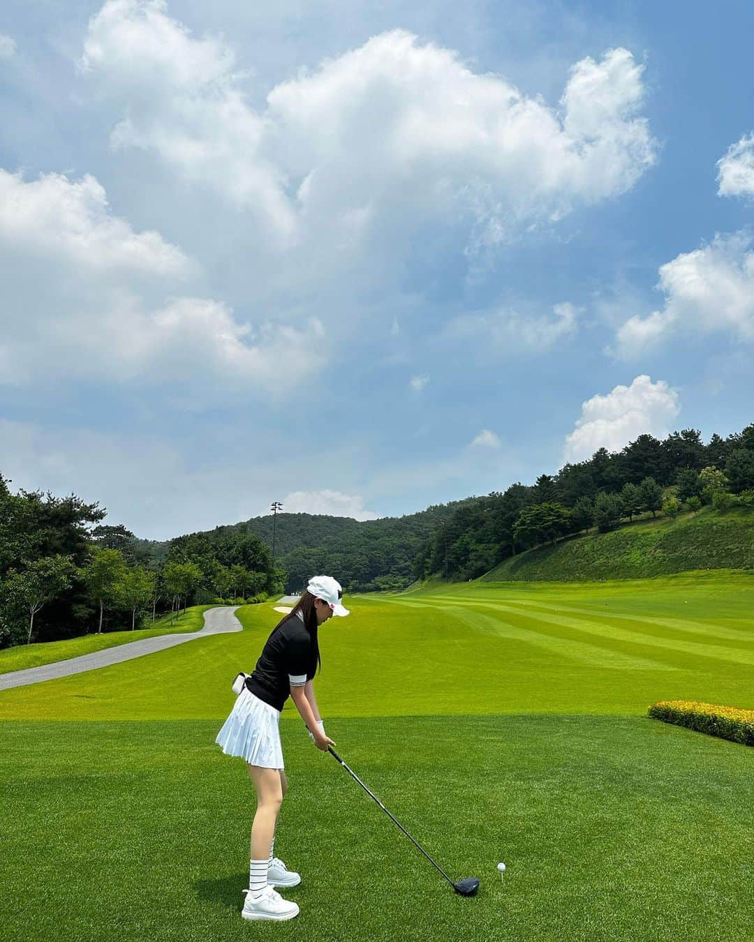 オ・ヨンギョン さんのインスタグラム写真 - (オ・ヨンギョン Instagram)「#광고 연또골⛳️ 새벽에 일어나는건 너무 힘들지만 재밌는걸 어떡해❤️ #waac #waackys #waacgolf #왁 #왁골프 #와키즈 #골프웨어 #코스룩 #봄코스룩 #봄필드룩 #봄골프웨어 #봄라운딩 #여자골프 #남자골프 #골프스타일링 #골프ootd #여름골프 #새벽골프 #여름골프웨어 #여름필드룩」6月28日 16時42分 - seoin_han