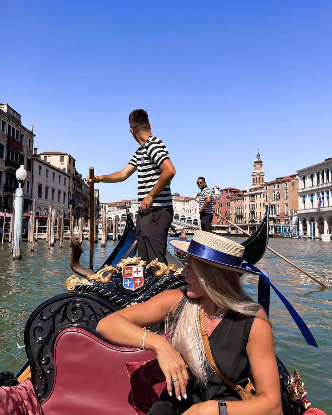 イダ・カーストフのインスタグラム：「Show me a picture that is more Venice than this 😂」