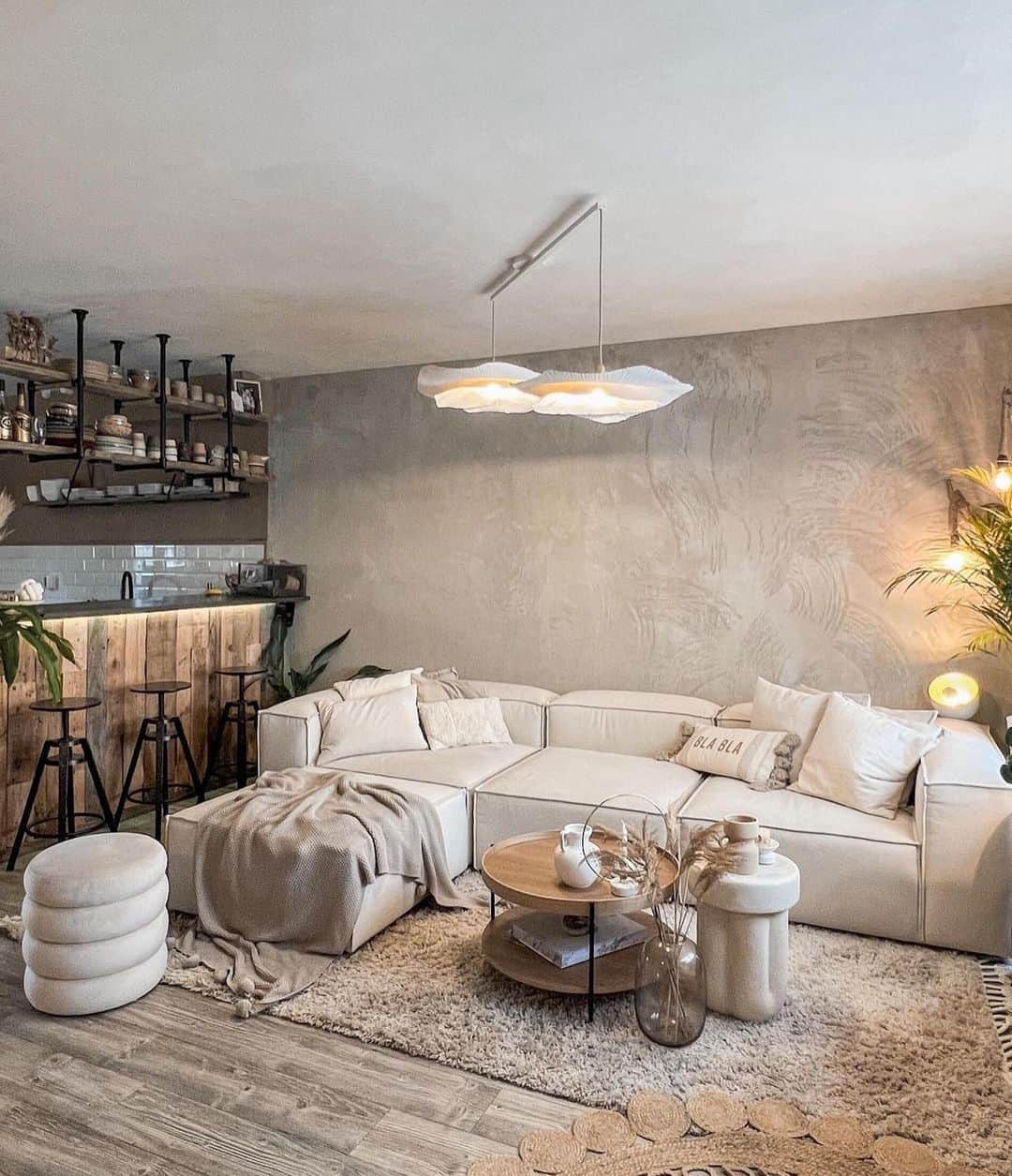 My Interiorのインスタグラム：「Cozy home by @lavielalinda」