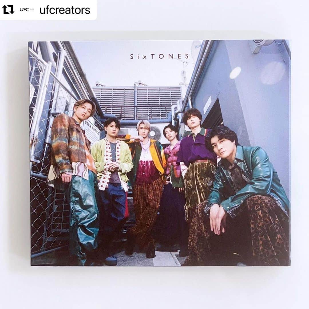 宏実のインスタグラム：「SixTONES「Outrageous」作詞させて頂いております💿 （「こっから」初回盤 single , 「声」album収録)  2023.6.14 (Wed)  Artist: SixTONES   "Outrageous"  Music: Baby Scent / MoonChild / 27  Lyrics: HIROMI  Arrangement: Baby Scent   #Repost @ufcreators ・・・ 🎧 NEW RELEASE 🎧  2023.6.14 (Wed)  Artist: SixTONES  New Single「こっから」   "Outrageous"   🎉 SixTONES作品における楽曲収録のお知らせをいたします！日本のポップスターグループSixTONESの最新シングル「こっから」に、弊社クリエイティブチームが手掛けた「Outrageous」のメドレーライブ音源と映像コンテンツが収録されております。   💥「Outrageous」は、EDMを感じさせる躍動感あふれるエネルギッシュなトラックと共に、皆さんの内なるパーティーアニマルを解き放ってみては如何でしょうか？    （初回盤B DVD「Medley from「慣声の法則」at 横浜アリーナ」に収録）   🔗 詳細情報はこちら：  https://buff.ly/42GxaYG    🎉  We are pleased to announce the inclusion of a special recording in SixTONES' latest single "こっから" (Kokkara) ! The medley live audio and video content of "Outrageous," crafted by our creative team, are featured in this release.    💥 “Outrageous” is an electrifying track with pulsating energy and EDM influences. Get ready to unleash your inner party animal!    (Included in the First Edition B DVD "Medley from「Kansei no Hōsoku」at Yokohama Arena").   🔗 More information: https://buff.ly/42GxaYG   "Outrageous"  Music: Baby Scent / MoonChild / 27  Lyrics: HIROMI  Arrangement: Baby Scent   #SixTONES #NewSingle #Kokkara #Outrageous #こっから #UnitedFutureCreators #UnitedFutureCreators #UFC #FutureUnison #Jpop」