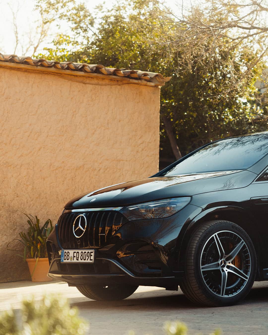 メルセデス・ベンツさんのインスタグラム写真 - (メルセデス・ベンツInstagram)「Stunningly dynamic and fully electric –the @MercedesAMG EQE SUV.  #MercedesBenz #MercedesAMG」6月28日 17時00分 - mercedesbenz