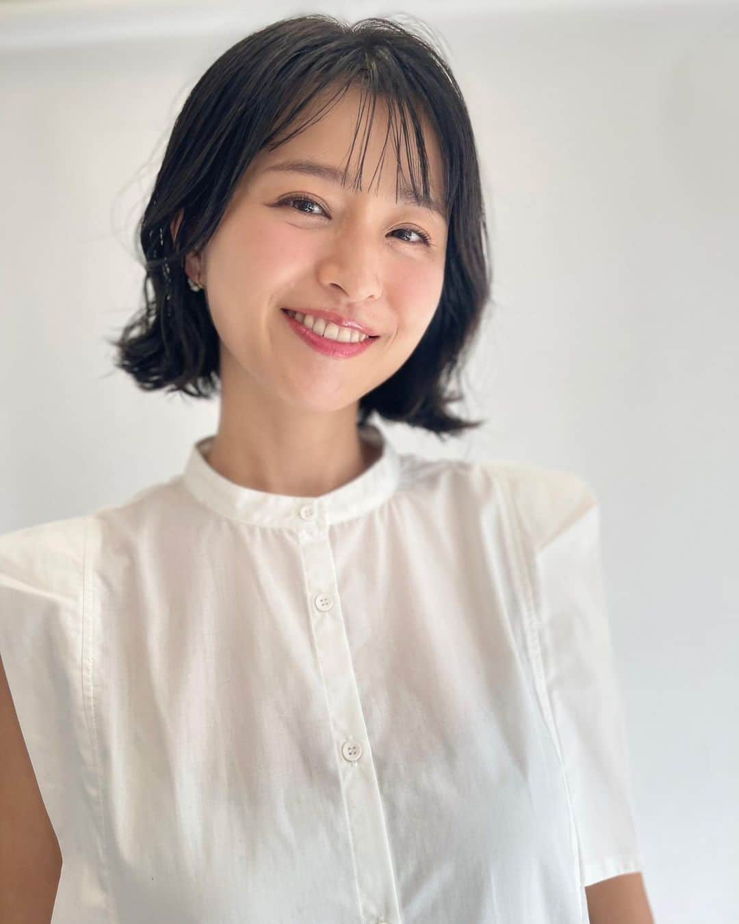 鈴木ちなみのインスタグラム：「Hello! I’m in Japan🇯🇵   少し前から日本に一時帰国しています✈️  とにかく日本食を沢山食べ(笑) 美しい自然を感じる毎日です🌿✨  紫陽花を見れたのもいい思い出💠💜  こちらの写真はたまひよonlineで 取材していただいた時の 子どもとのオフショです📸  久しぶりのヘアメイクさんの技術に 感動しっぱなしでした😭💕」