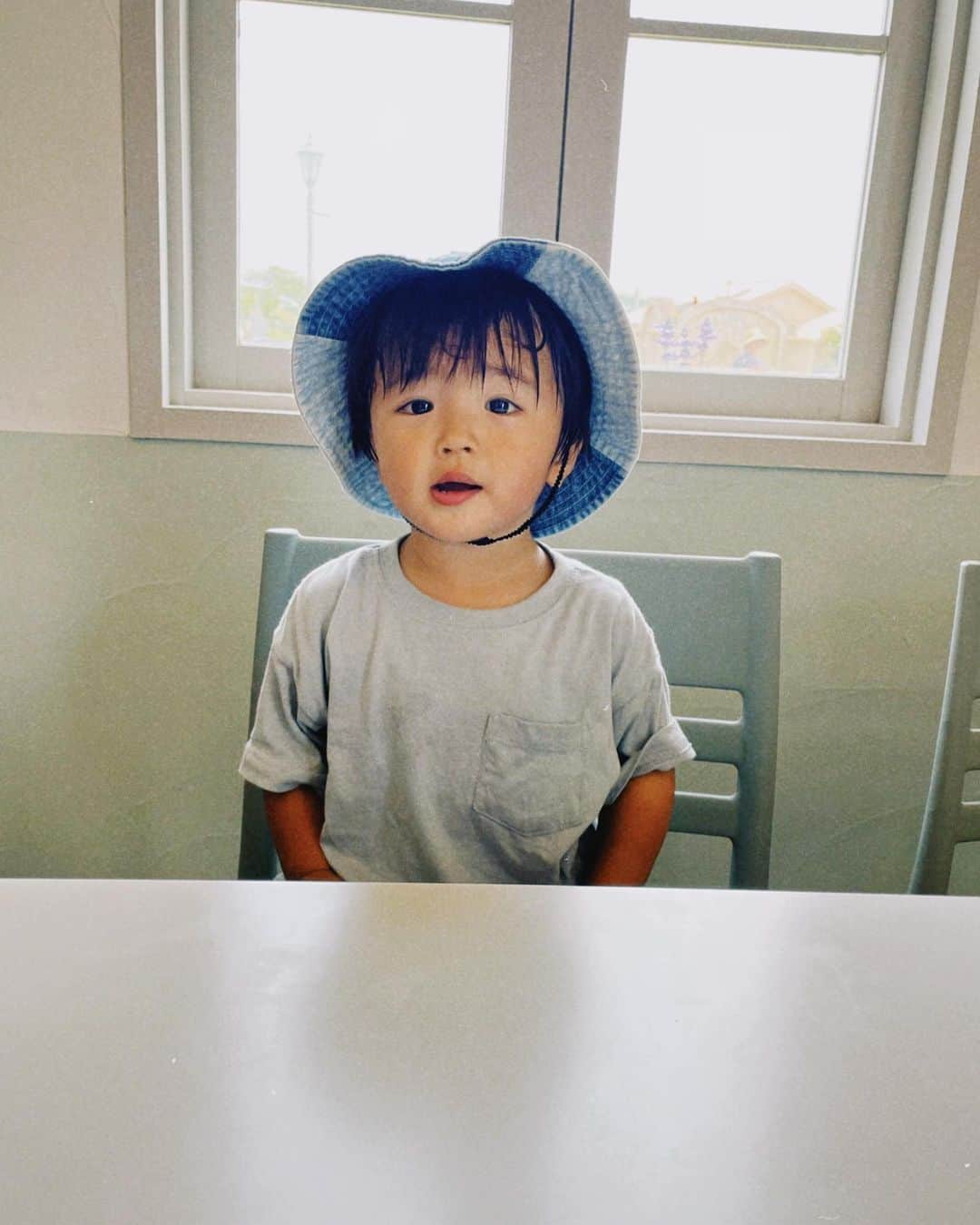日下部ゆいこさんのインスタグラム写真 - (日下部ゆいこInstagram)「. . 長男とは違って 帽子を嫌がらない次男。 帽子コーデ、可愛いですよね♡ . . 最後の一枚は 帽子は被らないけど ドーナツは被る長男。 . . #男の子#男の子ママ#男の子兄弟#5歳#2歳」6月28日 17時19分 - yuiko_kusakabe