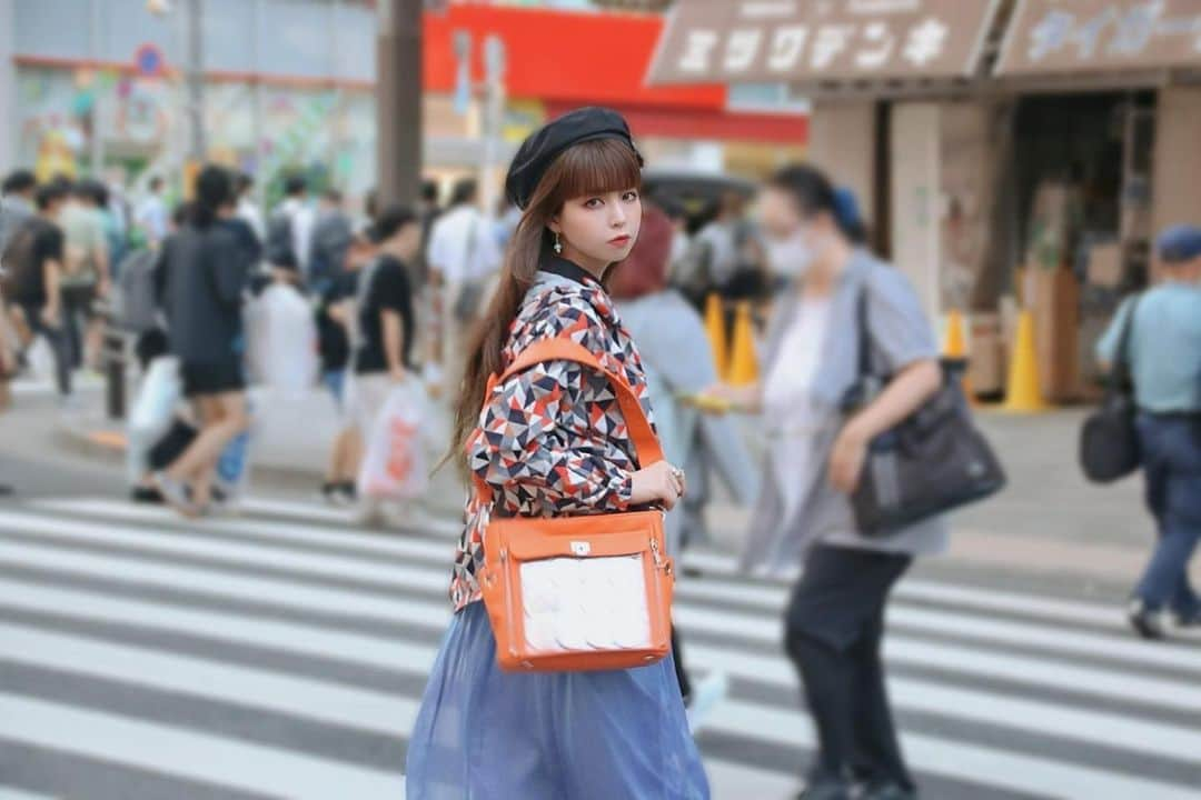 春奈るなさんのインスタグラム写真 - (春奈るなInstagram)「リアレア様 @rearareofficial ×るな氏コラボ痛バッグ"OSHI TO DATE"の第2弾が続々と届いているようで、みなさまの報告ツイートを見かける度にとってもハッピーな気持ちになっています🥰  痛バ面の飾り方、そして使い方は無限大！  "OSHI TO DATE"が推し活を彩る一部になれたら嬉しいです✨  #oshitodate  #推しとデート  #痛バッグ  #痛包  #itabag」6月28日 17時23分 - lunaharuna_official