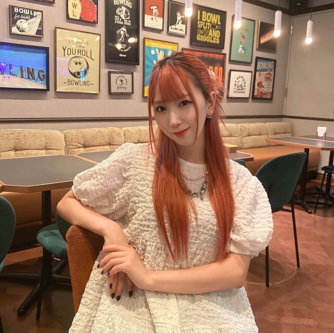 杉山優華のインスタグラム：「🎳🎳🍕 . . . . 吉祥寺にあるお洒落なボーリング場、DigBowl吉祥寺さんへ行きました🎳 . . ネオンのライトがオシャレで可愛い😳カフェバーのスペースもありますがレーンの方でも飲食可能だそうです🍕✨✨ . . 5枚目のオリジナルドリンクが美味しかったよ🍹 ボーリング久しぶりにやったけど楽しかったな、、、🎳 パーティールームもあるそうで、大人数での利用も可能です！是非行ってみてくださいね☺️✨✨ . . . PR @digbowl.kichijoji #吉祥寺デート #吉祥寺ディナー #吉祥寺カフェ #吉祥寺グルメ #吉祥寺散歩 #懇親会 #ディグボウル吉祥寺 #吉祥寺二次会」