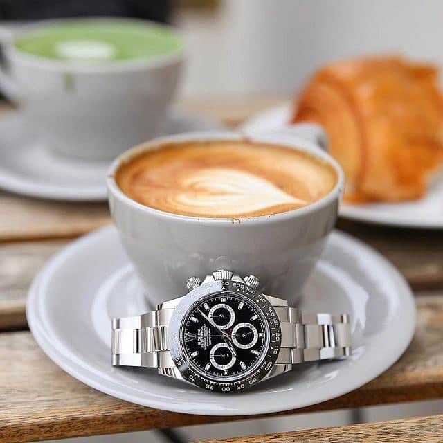 Daily Watchさんのインスタグラム写真 - (Daily WatchInstagram)「Coffee break with the iconic Rolex Daytona with ceramic bezel ☕️ Photo by @bharmon417」6月28日 17時29分 - dailywatch
