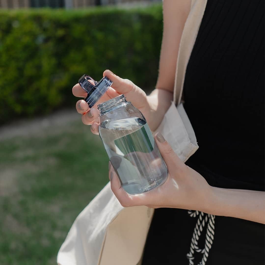 KINTOさんのインスタグラム写真 - (KINTOInstagram)「ちょっとした外出や、ジムに行く時にも。WATER BOTTLEは軽量・コンパクトで、気軽に持ち歩けるデザイン。毎日の水分補給をサポートしてくれます。⁠ ⁠ ---⁠ WATER BOTTLE makes a perfect companion for your daily trips outside or to the gym. Lightweight and compact, it is designed to help you hydrate effortlessly. ⁠ ⁠ Photo: @imzachlopez⁠ ---⁠ Share us your moments with KINTO items by tagging @kintojapan⁠ .⁠ .⁠ .⁠ #kinto #キントー #tumbler #mybottle #マイタンブラー #マイボトル」6月28日 17時30分 - kintojapan