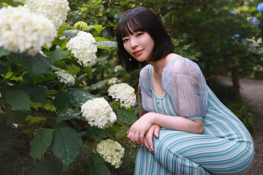 三宮つばきのインスタグラム：「今日からしばらくは #紫陽花デート  #明月院 の紫陽花は梅雨の鬱々しさも忘れさせる美しさです。  #鎌倉 #北鎌倉 #明月院 #明月院ブルー #明月院あじさい #紫陽花 #紫陽花ポートレート #紫陽花の季節 #hydrangea #hydrangeas #candid #candidphotography #candidphoto  #sexy #sexyphoto #snap #snapshot #offshoot #ポートレート #ポートレート撮影 #スナップ #スナップショット #街ぶら #モデル撮影  #グラビア #オフショット #グラビアモデル #モデル #撮影」