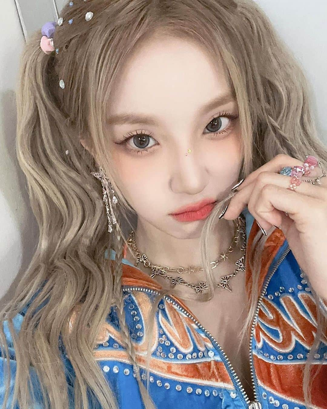 ウギさんのインスタグラム写真 - (ウギInstagram)「Weverse Update 💜 #여자아이들 #G_I_DLE #GIDLE #우기 #YUQI」6月28日 17時34分 - gidle.yuqi