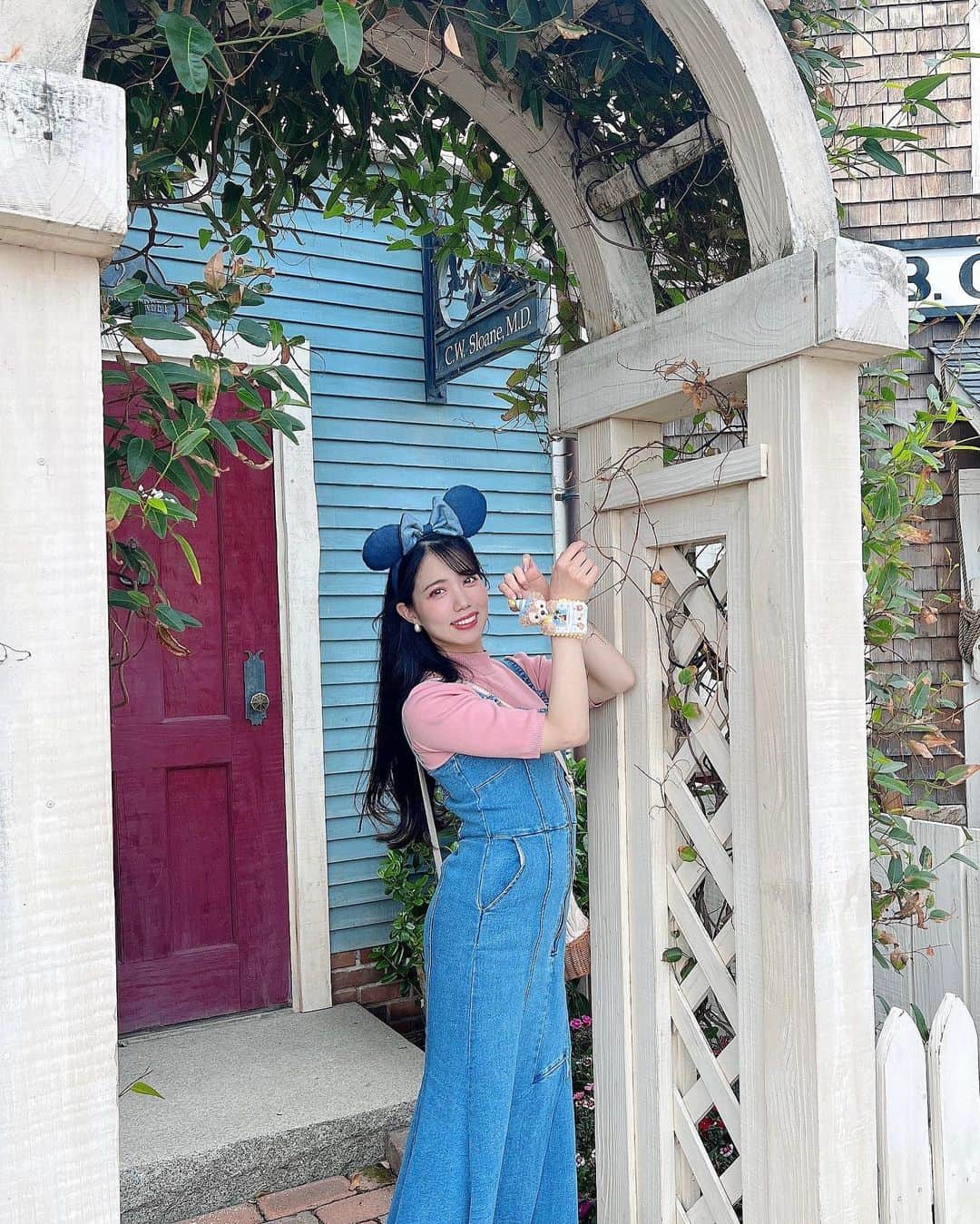 のインスタグラム：「♡ 5月のディズニーシー🩵🤍🩵🤍✨✨✨ . いいお天気で癒されました💞 . #ディズニーシー　#ダッフィー#カチューシャ　#ミニーカチューシャ」