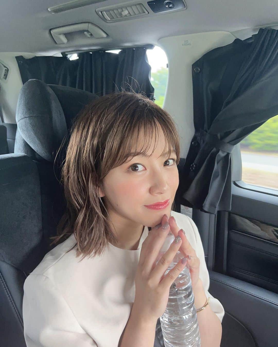 中川絵美里さんのインスタグラム写真 - (中川絵美里Instagram)「🚙  テンション高めな移動中と最近定番のヘアスタイルです。」6月28日 17時55分 - emiri_nakagawa