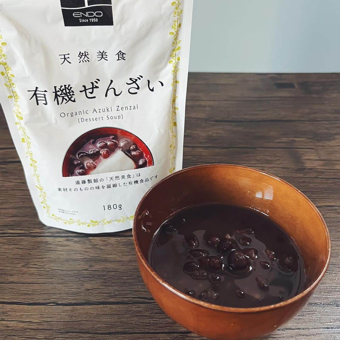 BIO-RAL靭店さんのインスタグラム写真 - (BIO-RAL靭店Instagram)「暑い日に食べたい🤤❄️ ぜんざいに白玉とアイスを添えて おいしい和菓子デザートを楽しみませんか？🎶  遠藤製餡の『天然美食有機ぜんざい』は 有機JAS認定の小豆と砂糖を使用したぜんざいで 甘すぎず、すっきりとした上品な味わいが特長です🫘  ぜひ、ビオラルの 阿蘇で育んだジャージー牛乳使用アイスと 一緒にお召し上がりください🍨✨  ビオラルの『阿蘇で育んだジャージー牛乳使用アイス』は 熊本県阿蘇地方の恵まれた自然の中で育った ジャージー牛から、搾乳して6日以内の 新鮮な阿蘇小国ジャージー牛乳を使用しています🐂 全乳牛のわずか0.8％と希少で、 その牛乳は濃厚でコクのある味わいが特長です🥛  お味はプレーン以外に３種類あるのをご存知ですか？ 今回は、有機宇治抹茶を添えてみました☺️  🍵有機宇治抹茶 国内有数の産地である、京都宇治の有機抹茶を使用。 奥深い香り・濃厚な風味と、 ジャージー牛乳の風味がマッチしたおいしさです。  🍫オーガニックチョコ オーガニックチョコレートを使用。 濃厚だけど甘すぎず、 さっぱりとしたコクをお楽しみいただけます。  🍓あまおう苺 福岡県産のあまおう苺を使用。 濃厚でコクのあるジャージー牛乳に さわやかな苺の風味が広がります。  ぜひお試しください💖  ◉おすすめ品 遠藤製餡 天然美食有機ぜんざい 180g／本体価格240円 ビオラル 阿蘇で育んだジャージー牛乳使用アイス ・有機宇治抹茶・オーガニックチョコ・あまおう苺 各100ml／本体価格278円  ※価格は定番価格となりますので店頭表示価格と 異なる場合がございますがご了承ください🙏💦 ※ビオラル靭店・ビオラルエキマルシェ大阪店にて お取り扱いがあります。  皆さまの気になる商品は何ですか？♪ ビオラルで「買ってみました！」「試してみました！」など @bioral_west のタグをつけて教えてくださいね（クローバー）  #ぜんざい #白玉ぜんざい #プライベートブランド #アイスクリーム #アイスミルク #あいすくりーむ #カップアイス #ジャージー牛乳 #有機宇治抹茶 #オーガニックチョコ #あまおう苺 #bioral #ビオラル #ビオラル靭店 #ビオラルエキマルシェ大阪店 #ライフ #ライフコーポレーション #ナチュラルスーパーマーケット #大阪スーパー #阿波座 #靭公園 #utsubopark #エキマルシェ大阪 #エキマルシェ #梅田 #大阪 #umeda #osaka #osakastation」6月28日 18時00分 - bioral_west