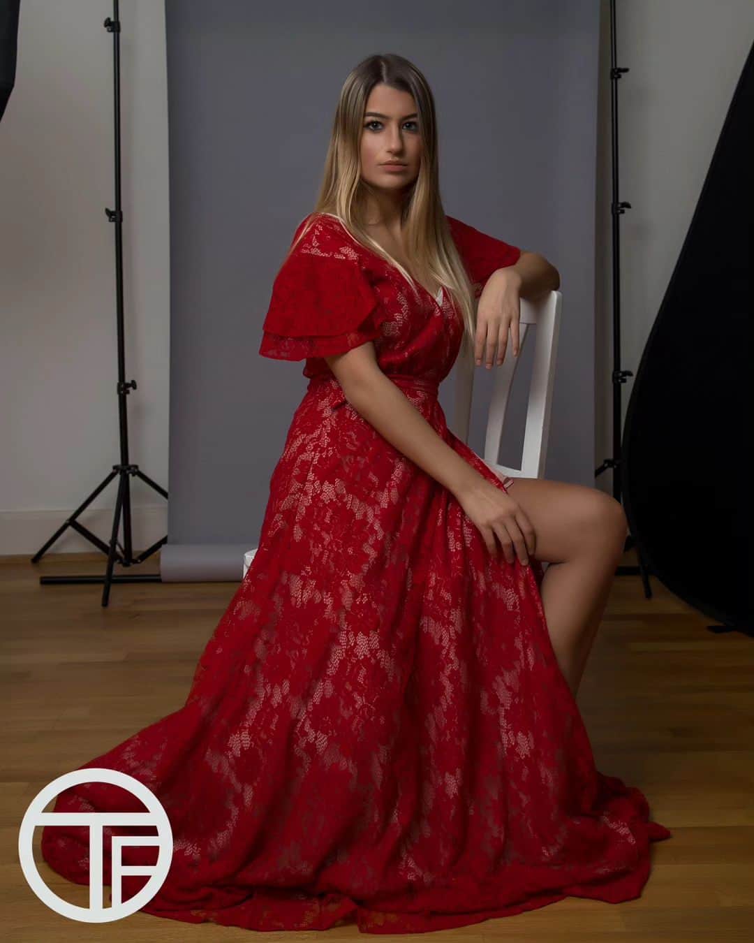 Timo the Fotographerのインスタグラム：「@vanessasljivic graced us in our small studio in Germany, wearing a captivating red dress, creating a timeless piece. ❤️📸 #ModelMuse #StudioVibes #RedHot #FashionPassion #VanessaSljiviic #FrazierFotography #RedDress #ModelBeauty #StudioShoot #Fashionista #PhotographyPassion #VanessaSljiviic #写真 #モデル」