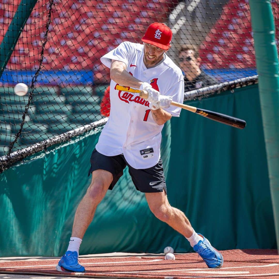 セントルイス・カージナルスさんのインスタグラム写真 - (セントルイス・カージナルスInstagram)「Matt Turner was turning heads at batting practice! ⚽️💪」6月29日 3時29分 - cardinals