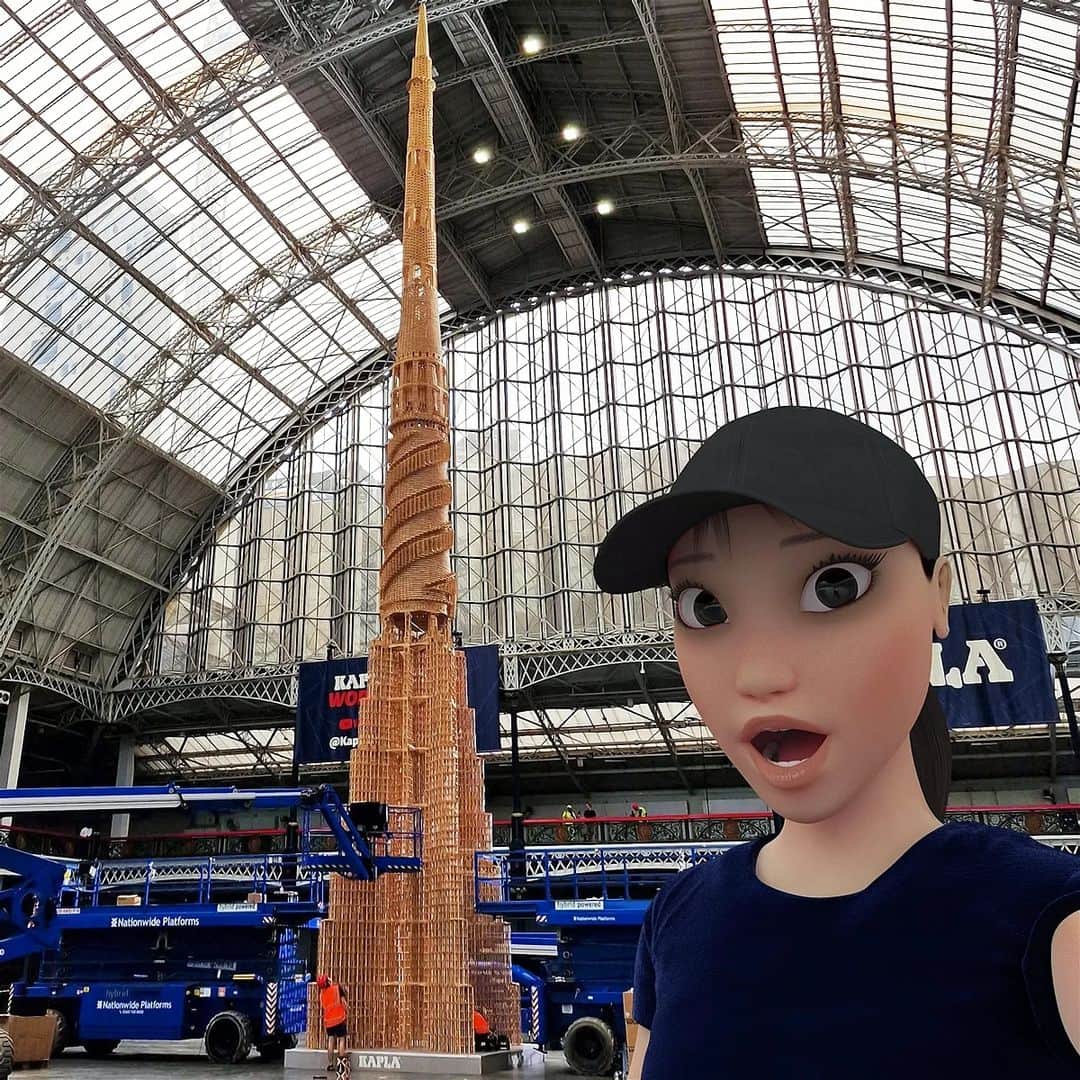 Ami Yamato（ヤマトアミ）のインスタグラム：「I witnessed a World Record! The tallest tower made from Kapla planks. 27.46m high! Congrats to KaplaBen, @Hevesh5 and their incredible steady-handed team! (Watching it topple down was spectacular!)」
