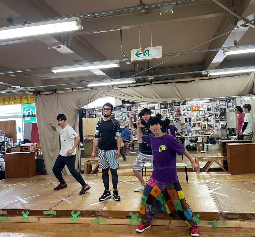 松谷優輝のインスタグラム：「ショーGEKI夏祭り公演  同い年3人とダンパチリーダー 実さんと、本番まで後2週間ほど  #ショーgeki  #ダンパチ  #舞台」
