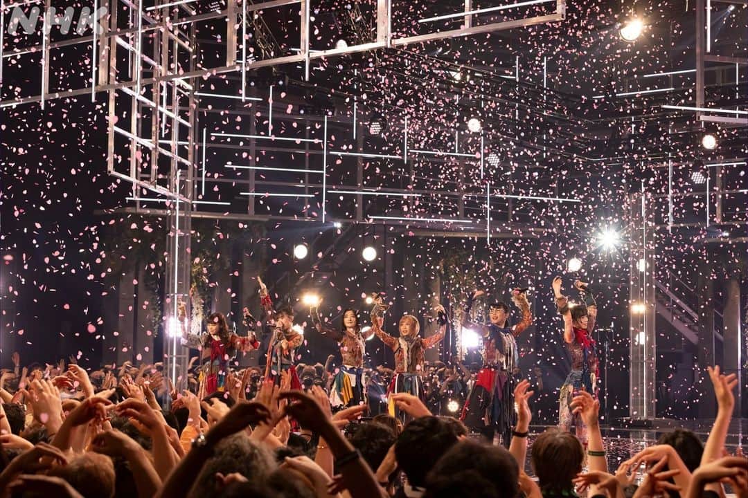 NHK「シブヤノオト」さんのインスタグラム写真 - (NHK「シブヤノオト」Instagram)「❤️🖤 #BiSH Bye-ByeリクエストShow🖤❤️  Live Photo📸⑤  🎤#Nothing~#beautifulさ~#Mylandscape 🎤#Mydistinction 🎤#ヒーローワナビー 🎤#二人なら 🎤#プロミスザスター 🎤#ByeByeShow  #BiSHバイバイ_Venue101 #Venue101」6月29日 22時00分 - nhk_venue101